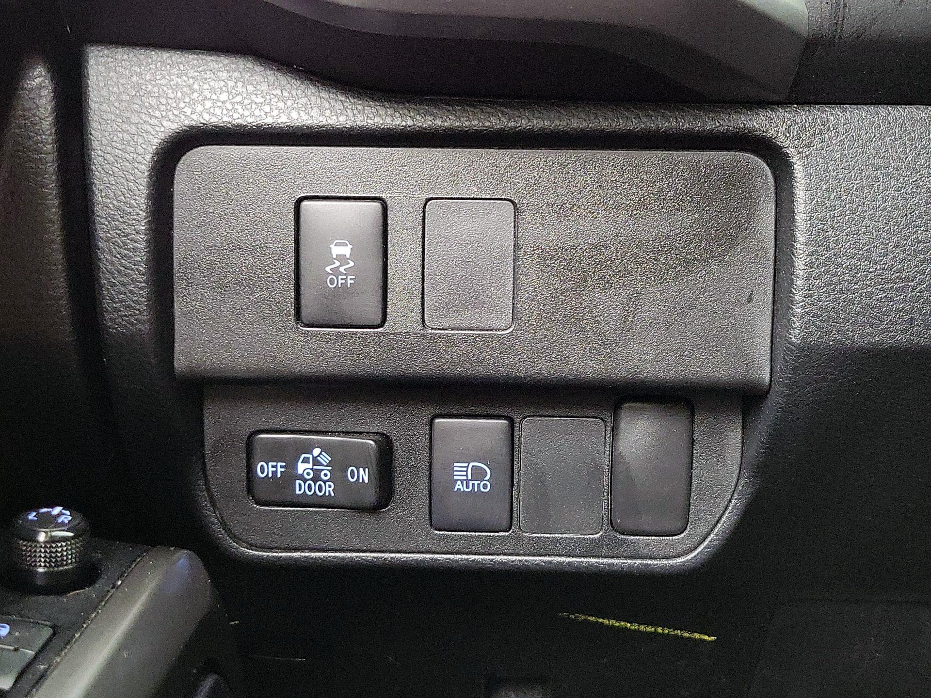 Thumbnail: 2020 Toyota Tacoma - 13