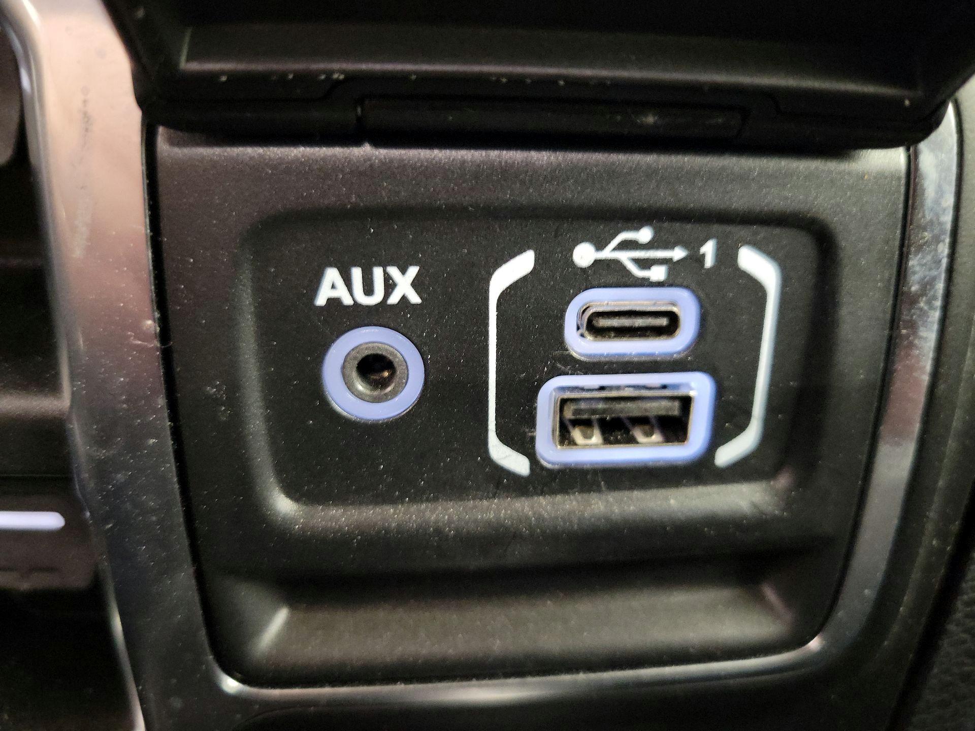 Thumbnail: 2021 Jeep Wrangler - 18