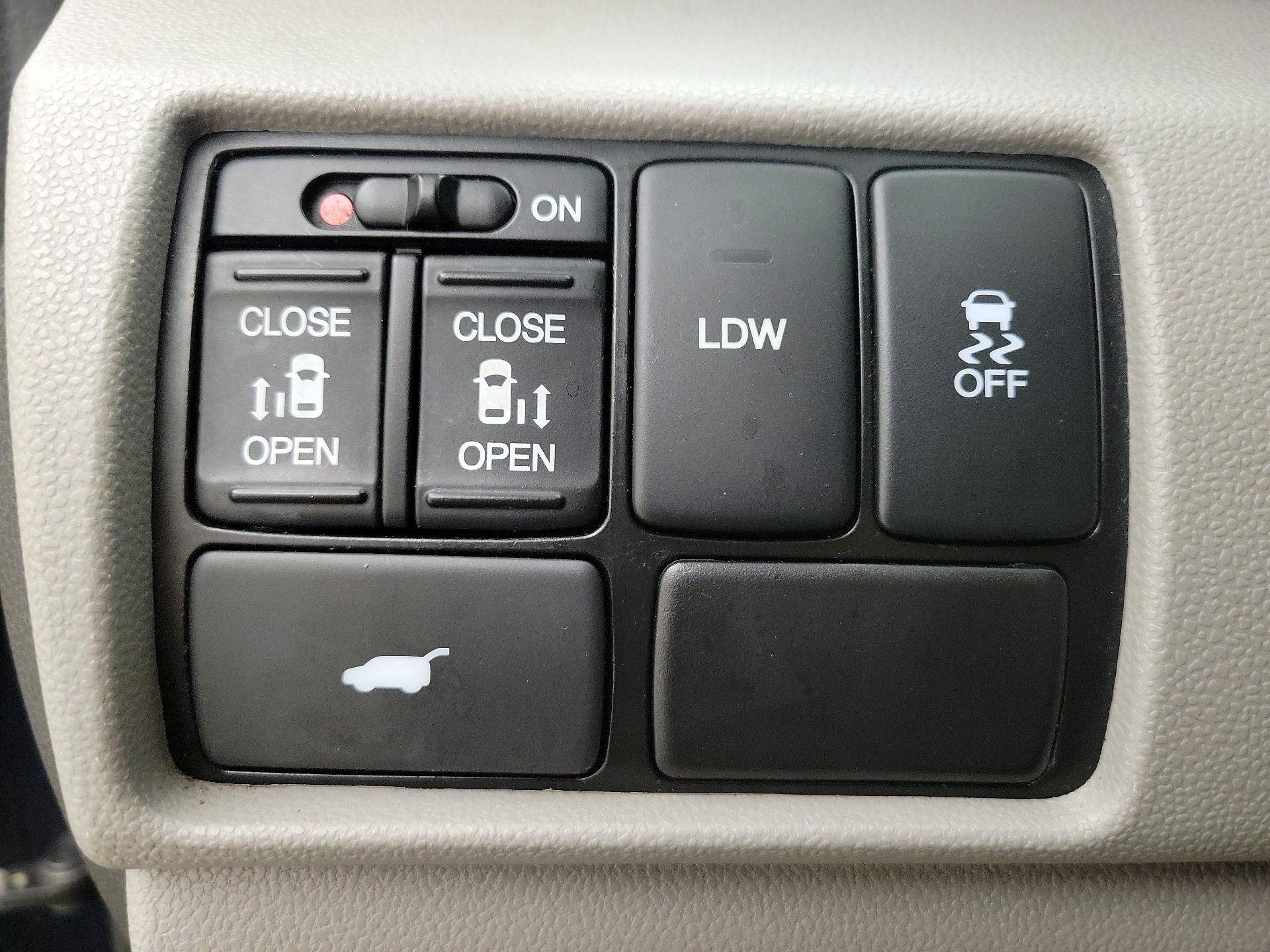 Thumbnail: 2016 Honda Odyssey - 13