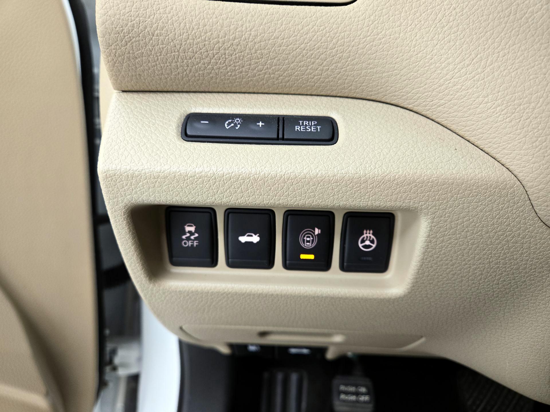 Thumbnail: 2015 Nissan Altima - 13