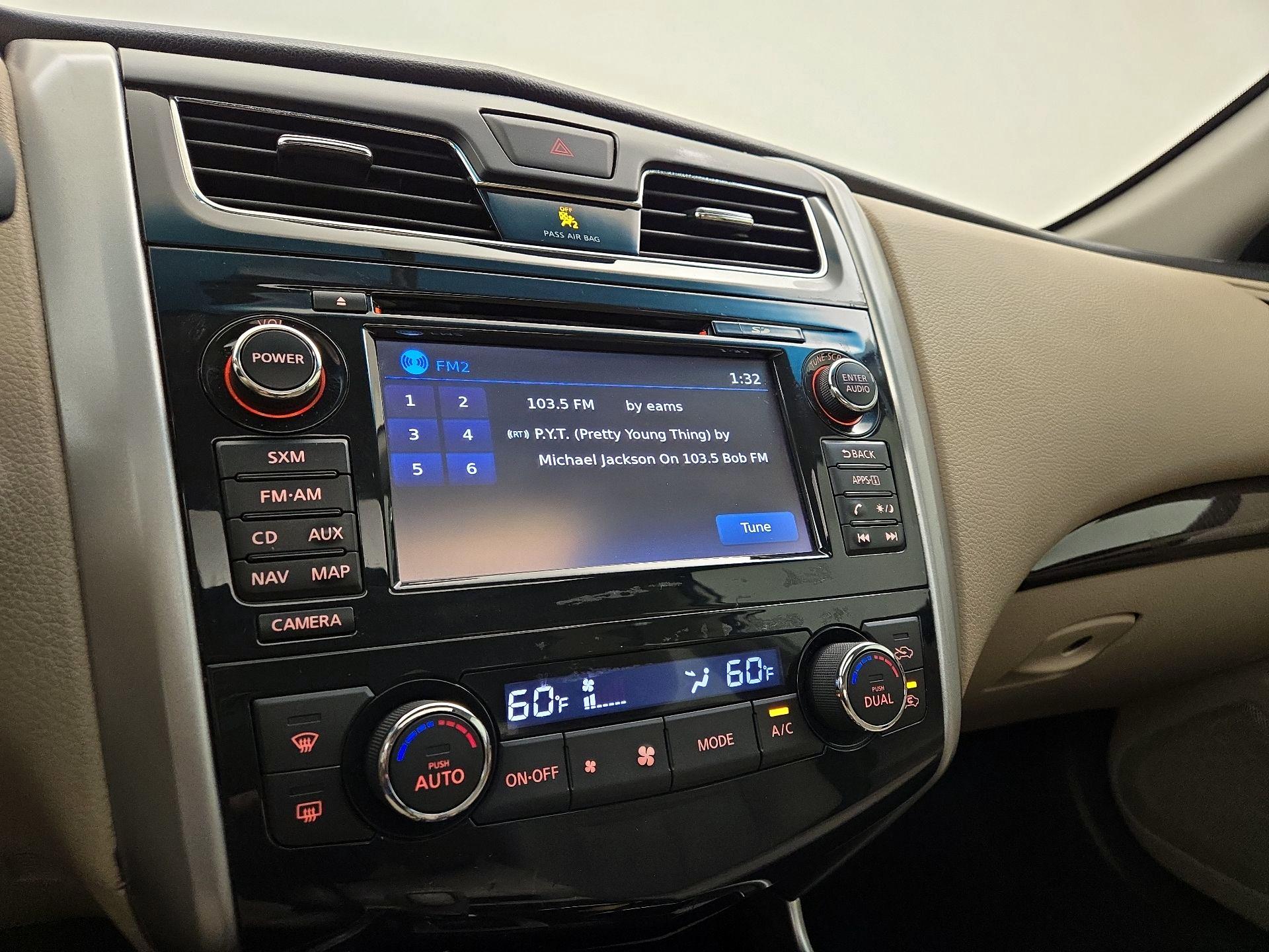 Thumbnail: 2015 Nissan Altima - 16