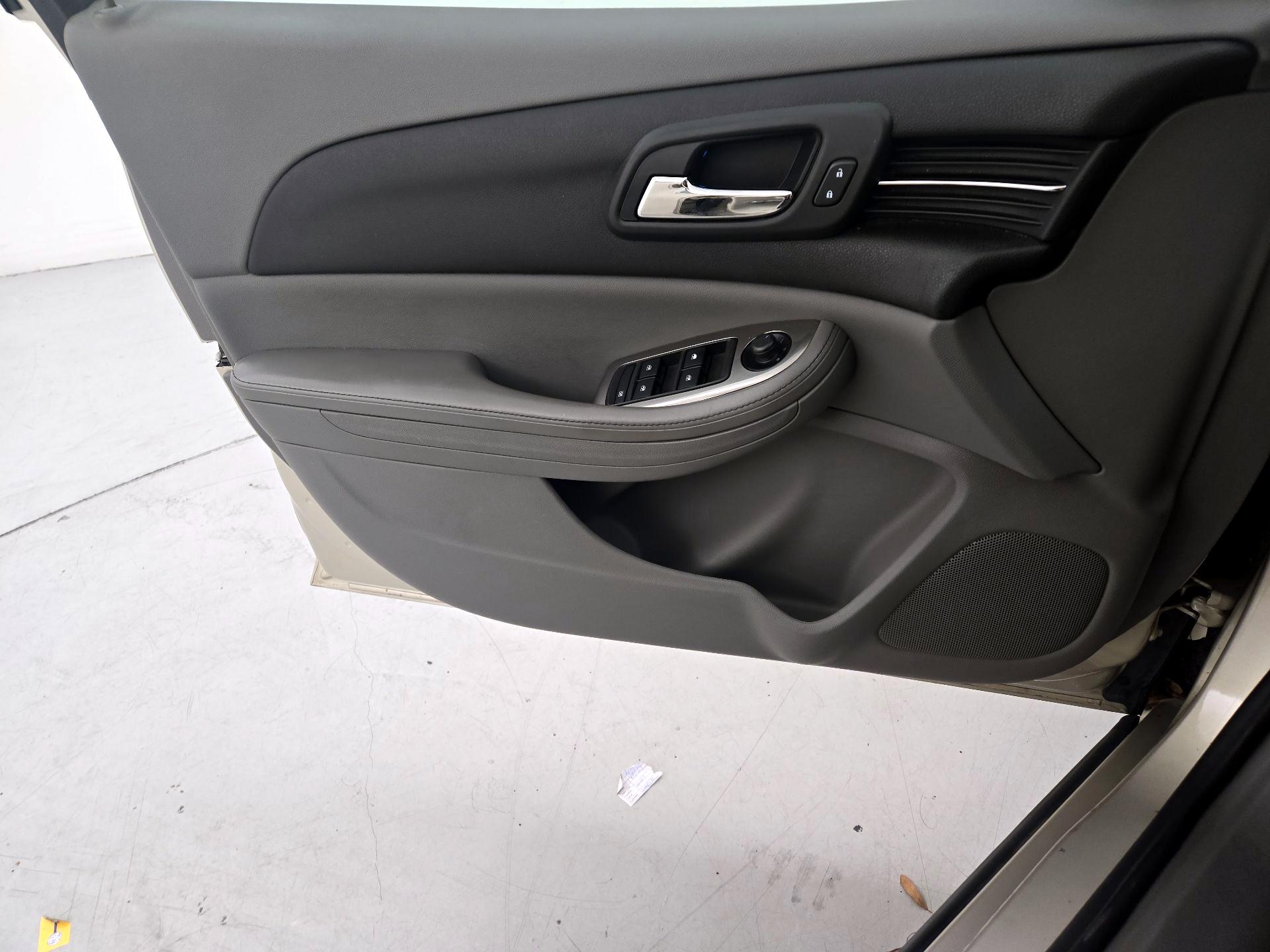 Thumbnail: 2015 Chevrolet Malibu - 12