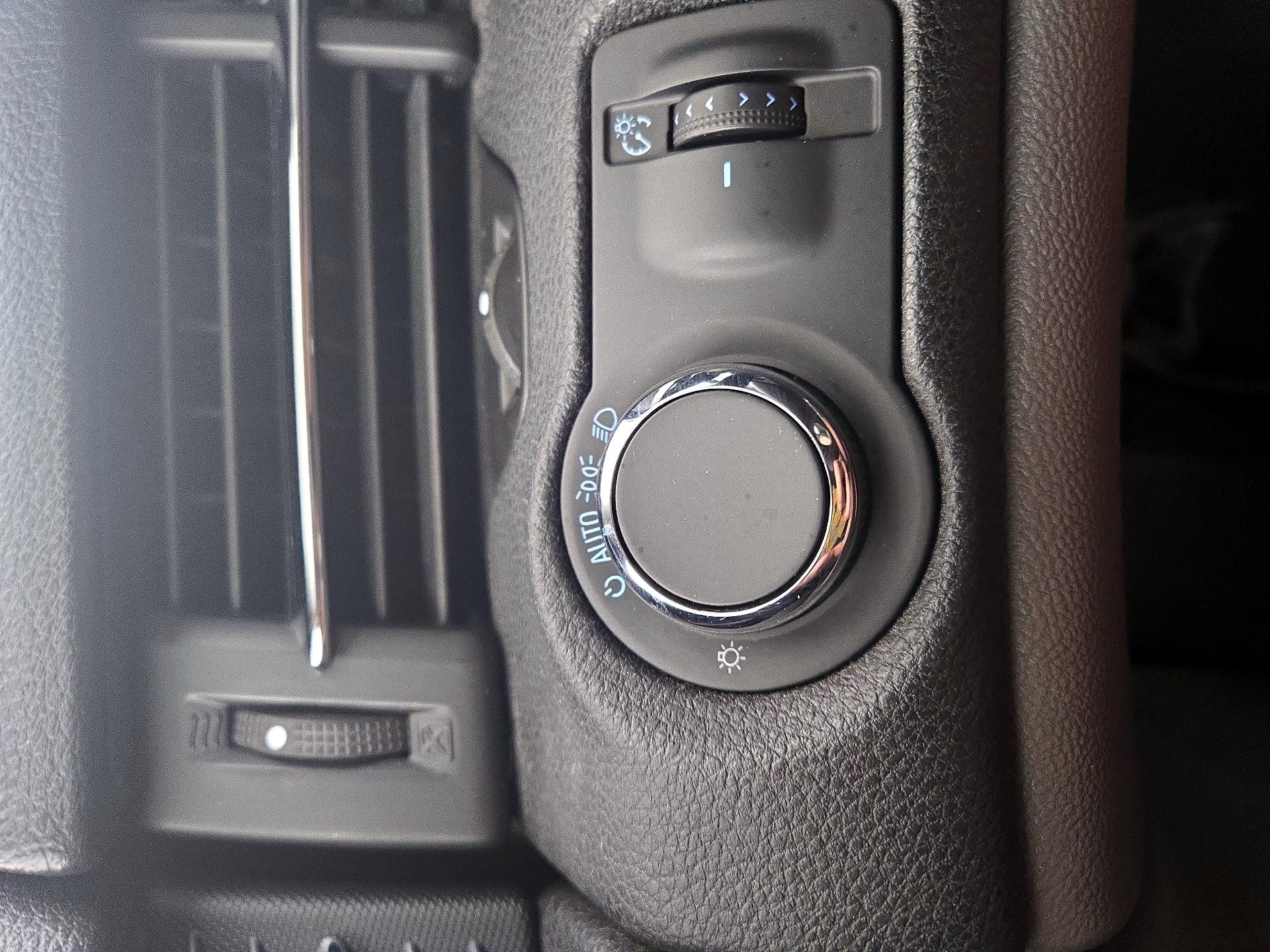 Thumbnail: 2015 Chevrolet Malibu - 13