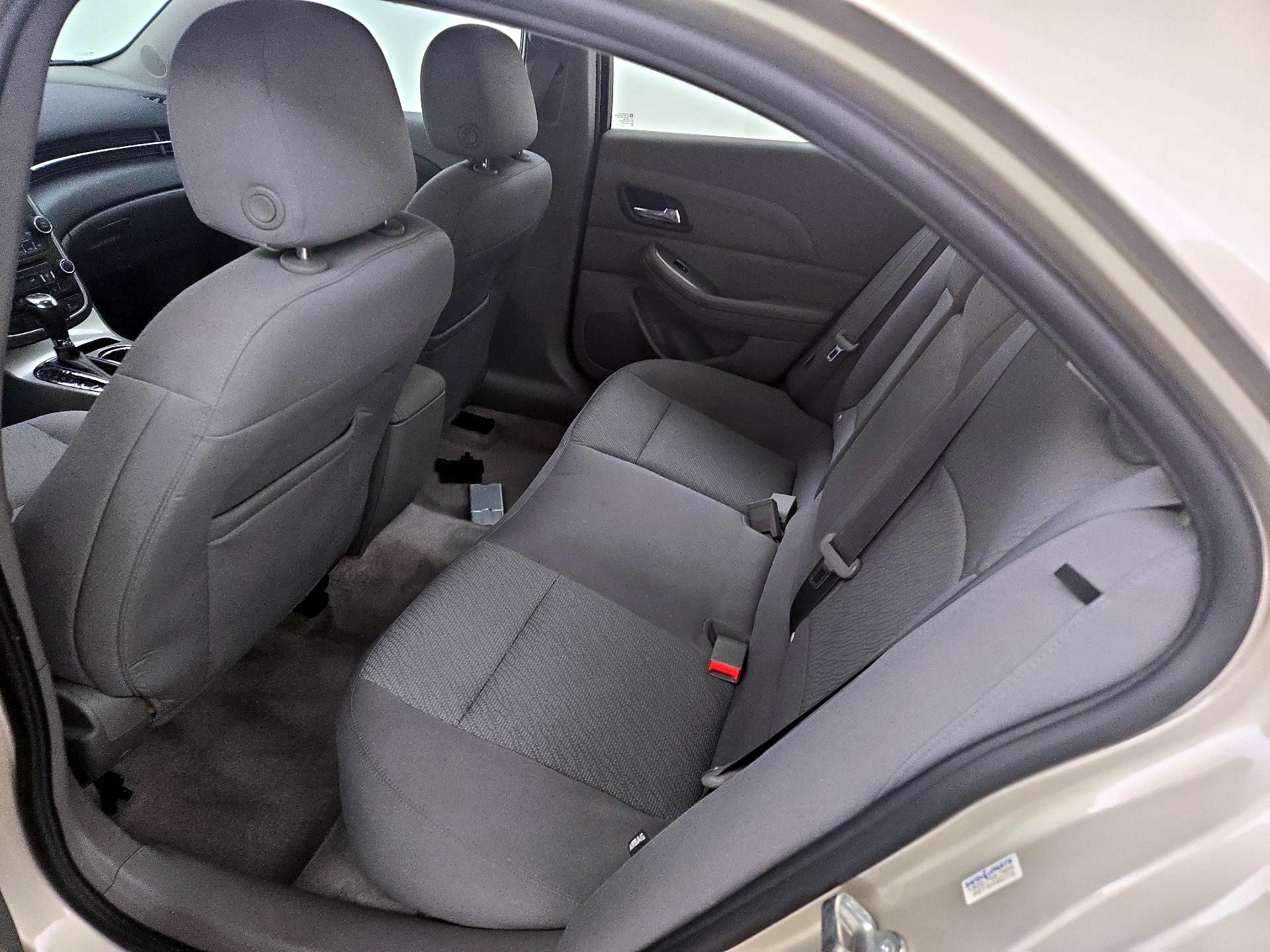 Thumbnail: 2015 Chevrolet Malibu - 18