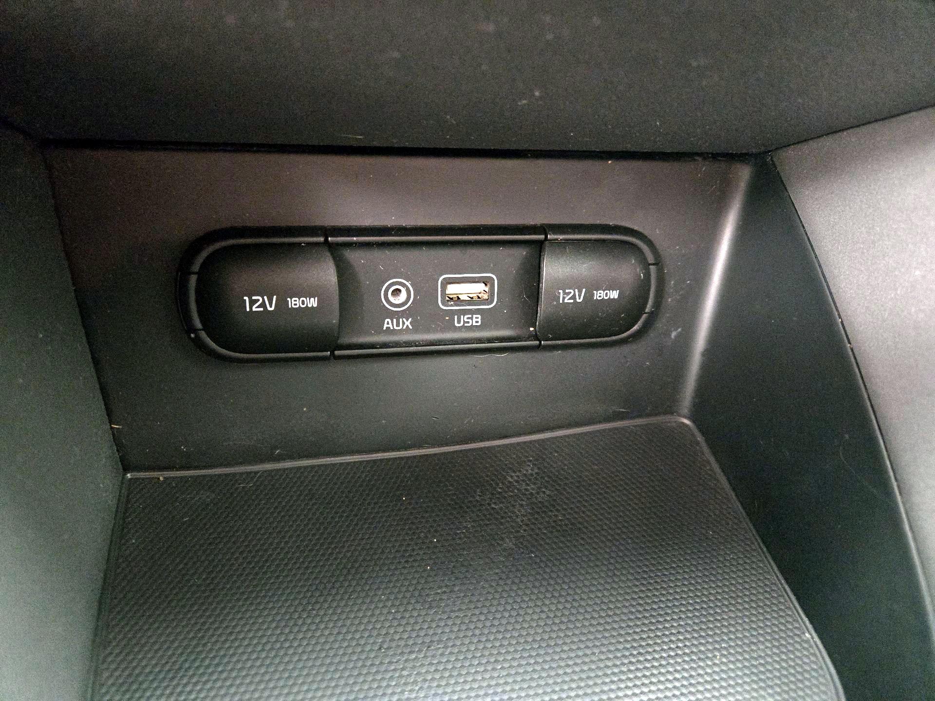 Thumbnail: 2018 Kia Niro - 18
