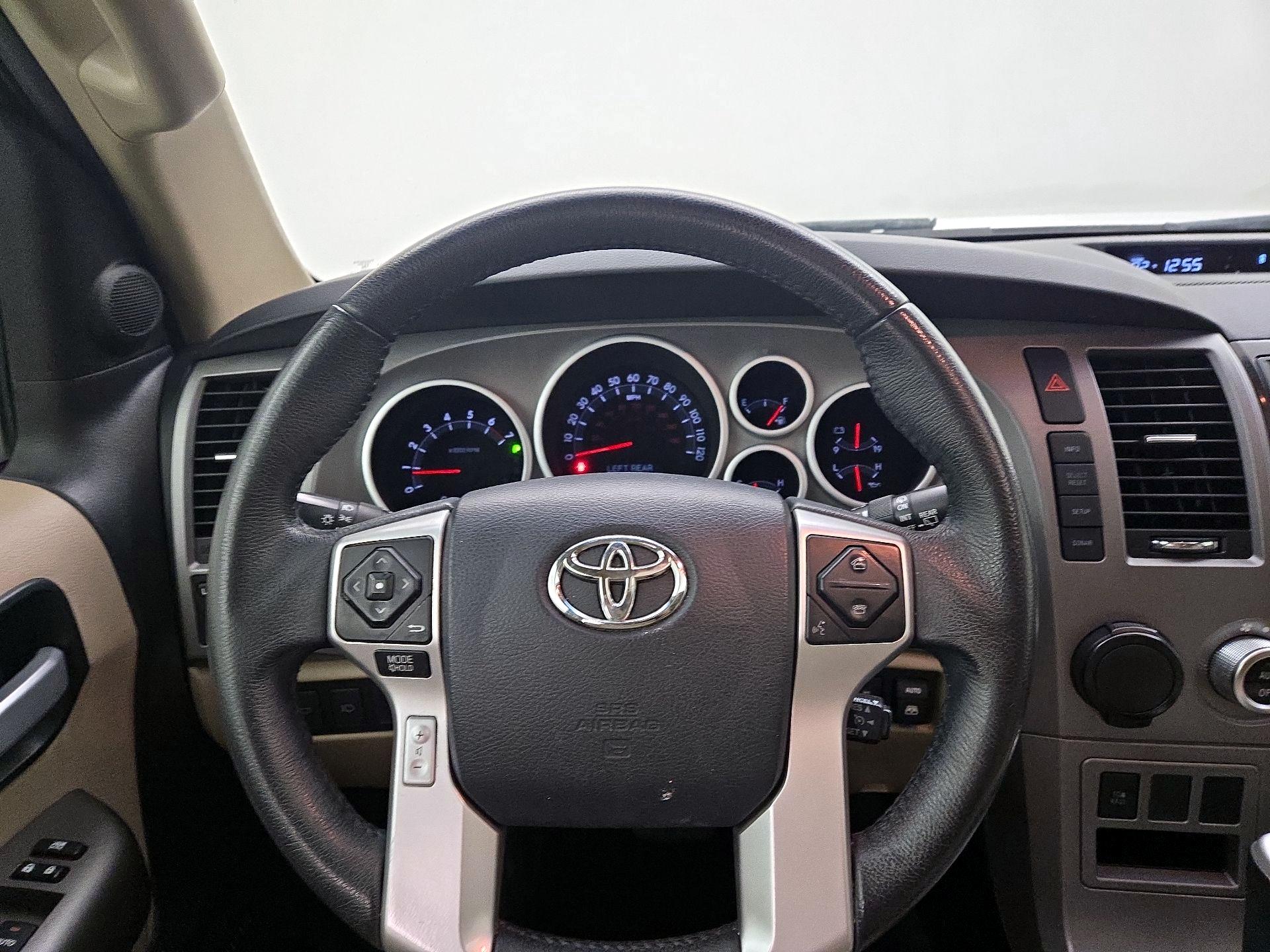 Thumbnail: 2015 Toyota Sequoia - 10