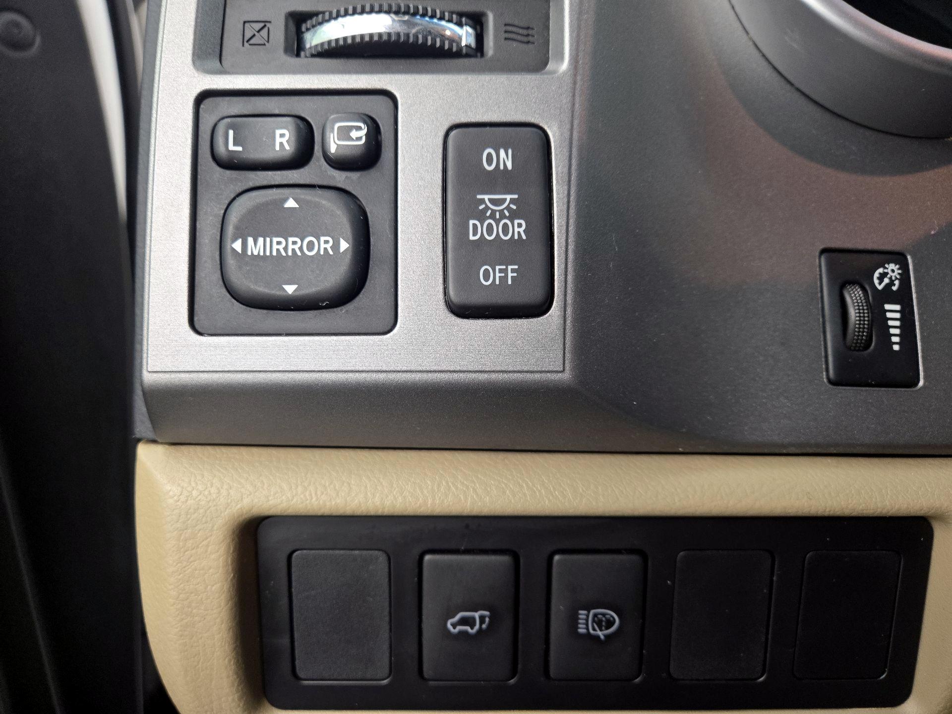 Thumbnail: 2015 Toyota Sequoia - 13