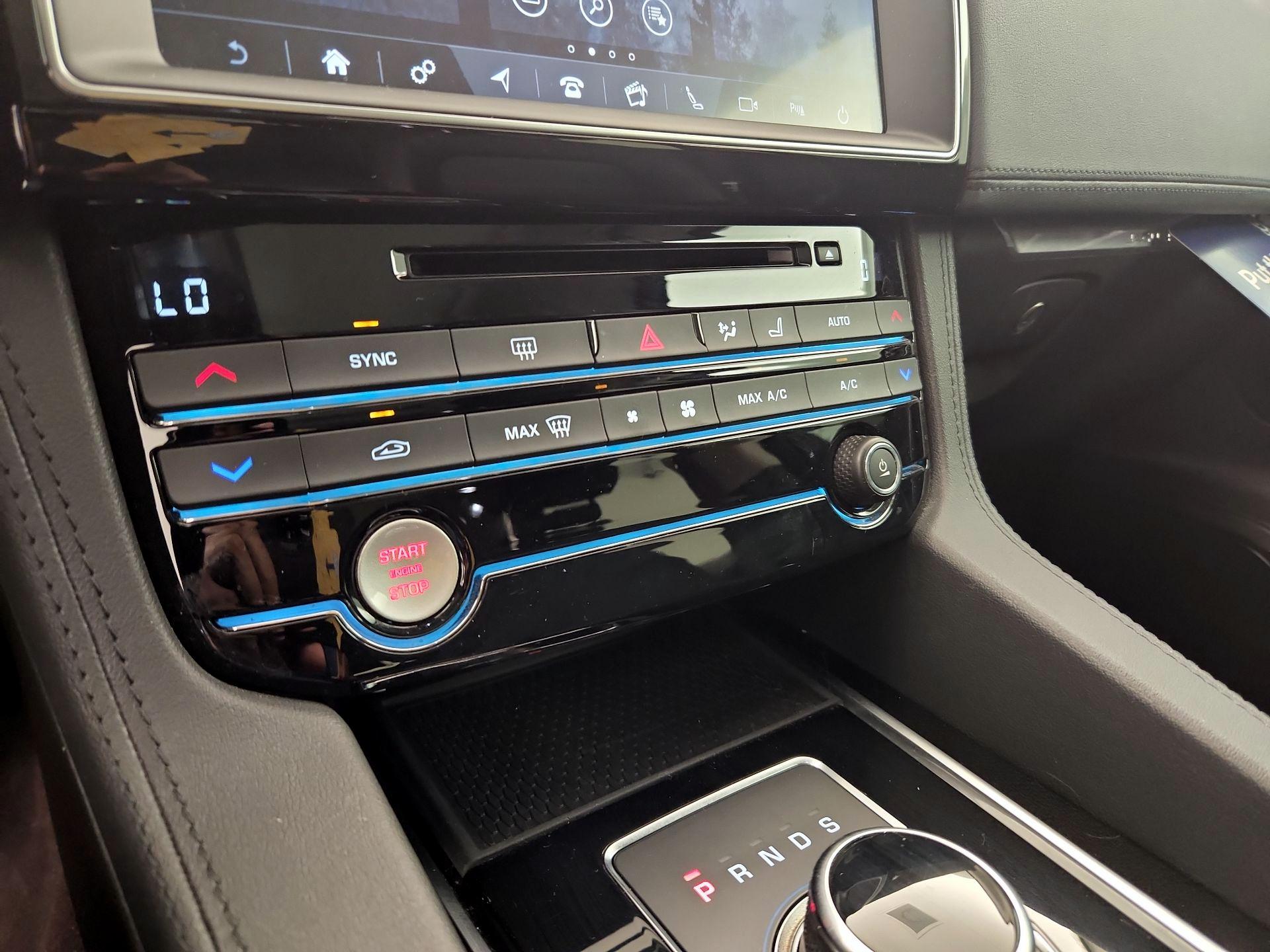 Thumbnail: 2020 Jaguar F-Pace - 17