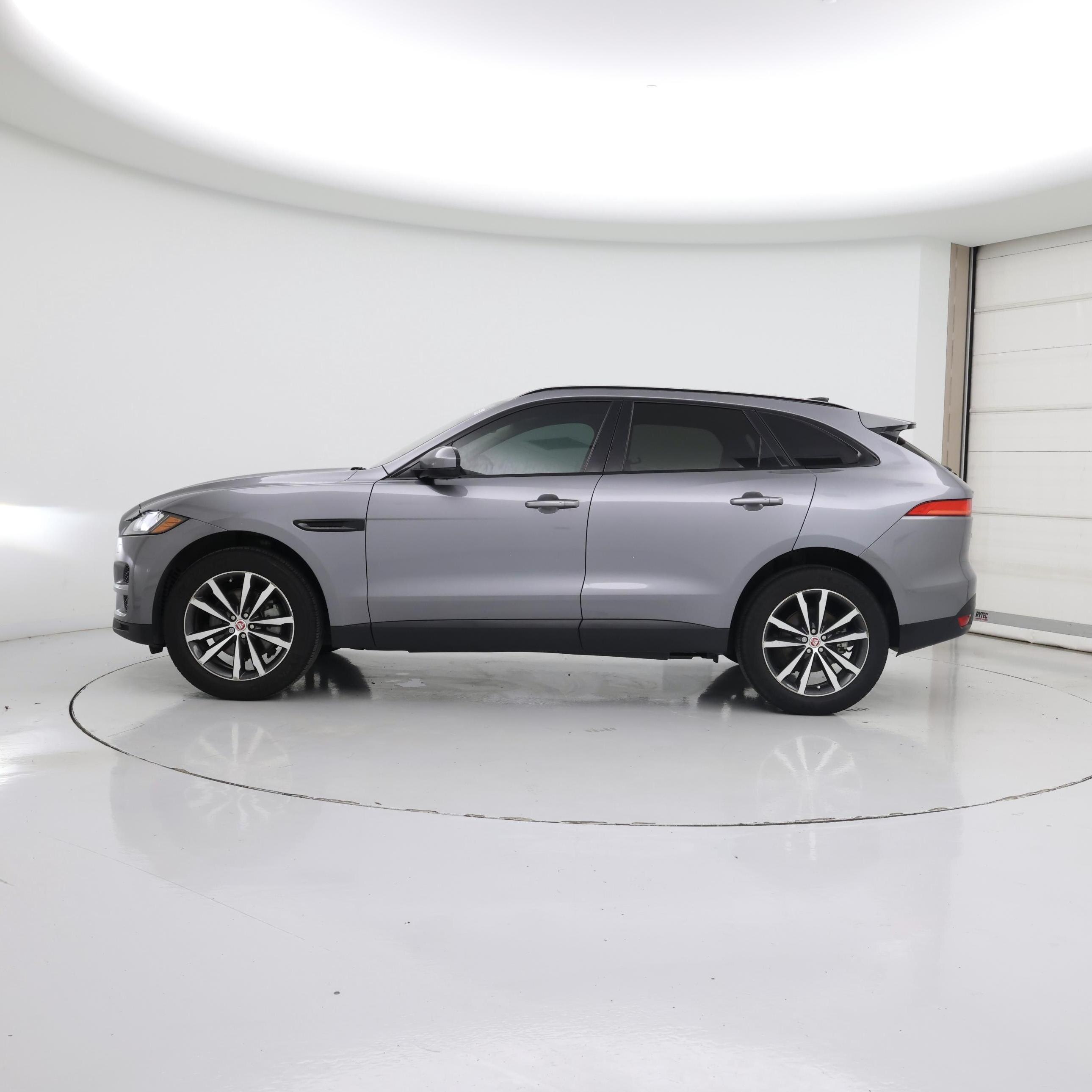 Thumbnail: 2020 Jaguar F-Pace - 3