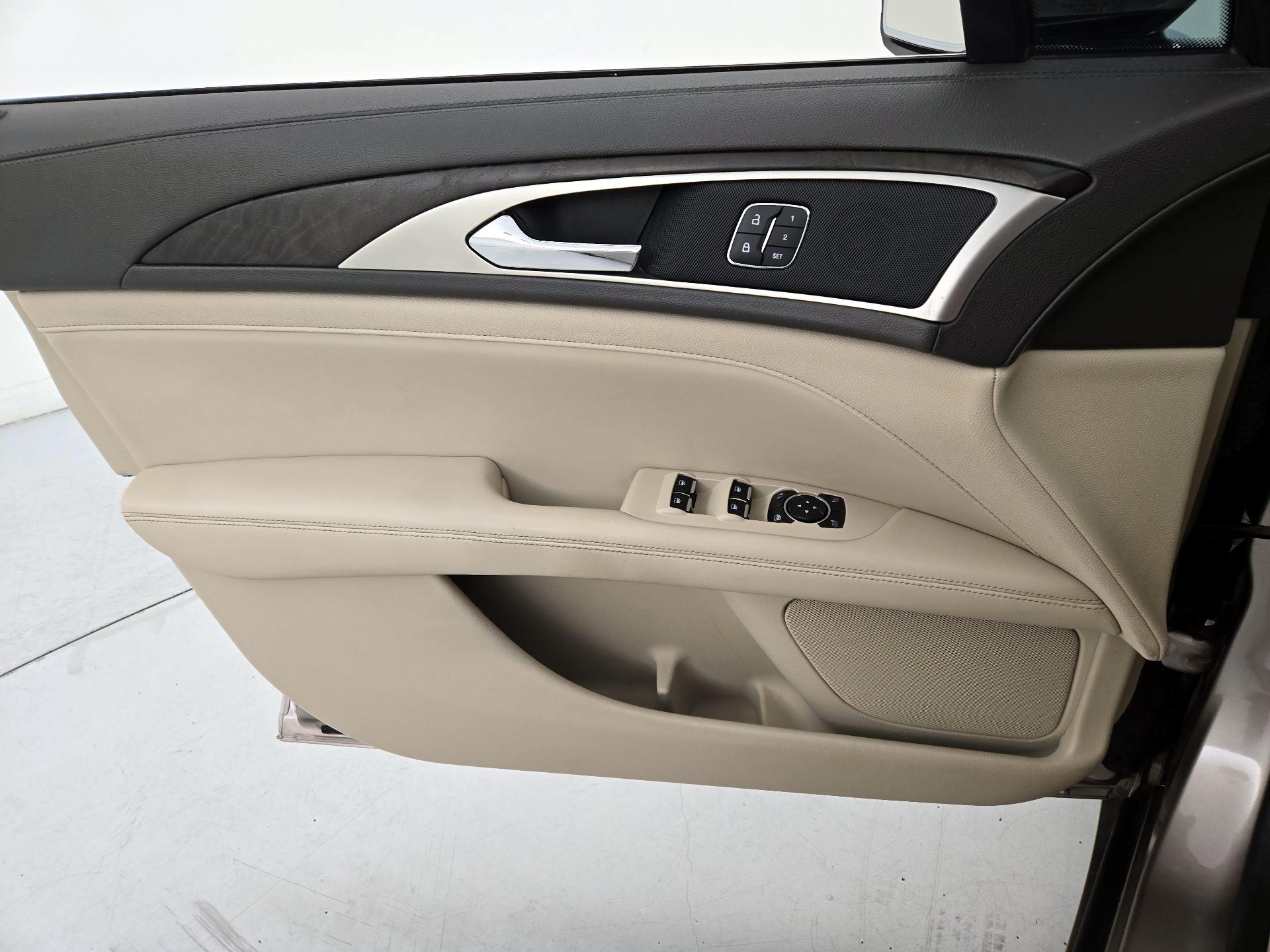 Thumbnail: 2019 Lincoln MKZ - 12