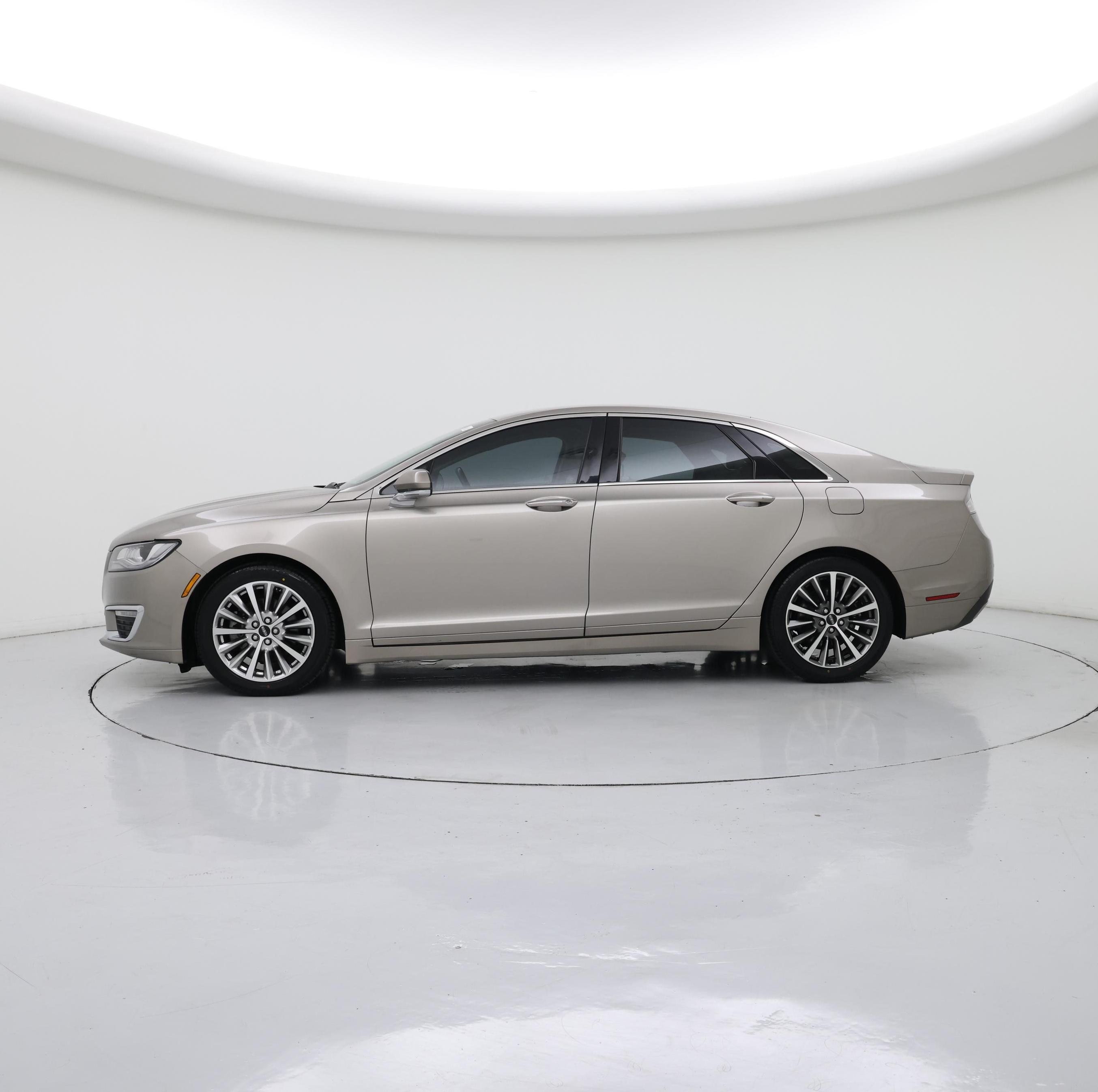 Thumbnail: 2019 Lincoln MKZ - 3