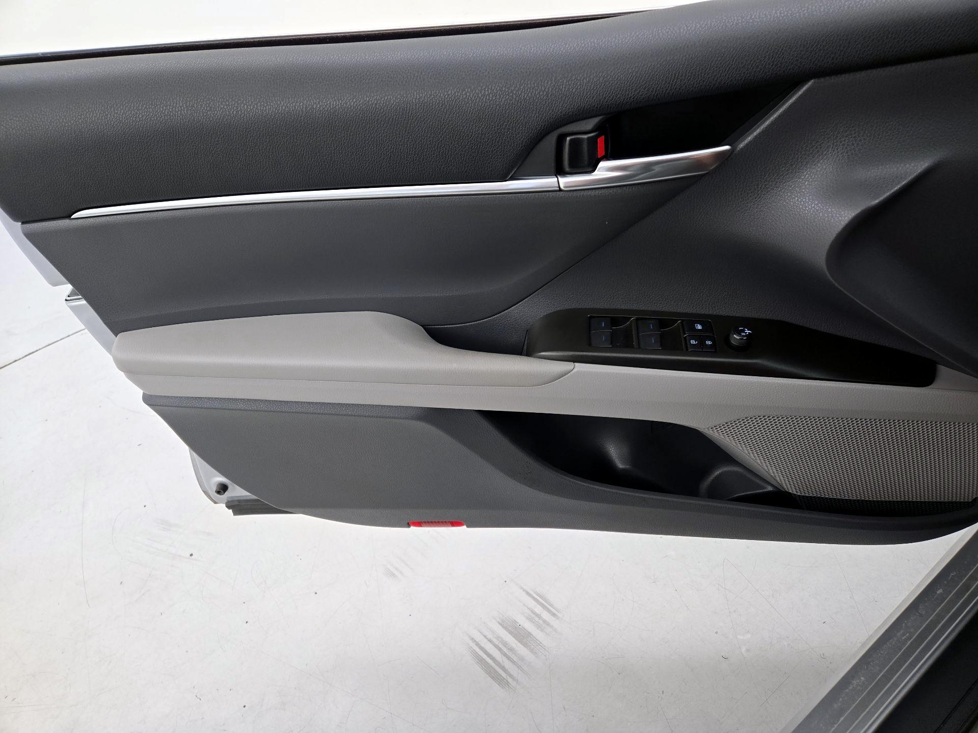 Thumbnail: 2021 Toyota Camry - 12