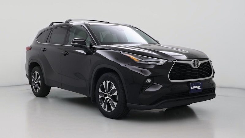 2022 Toyota Highlander XLE Hero Image