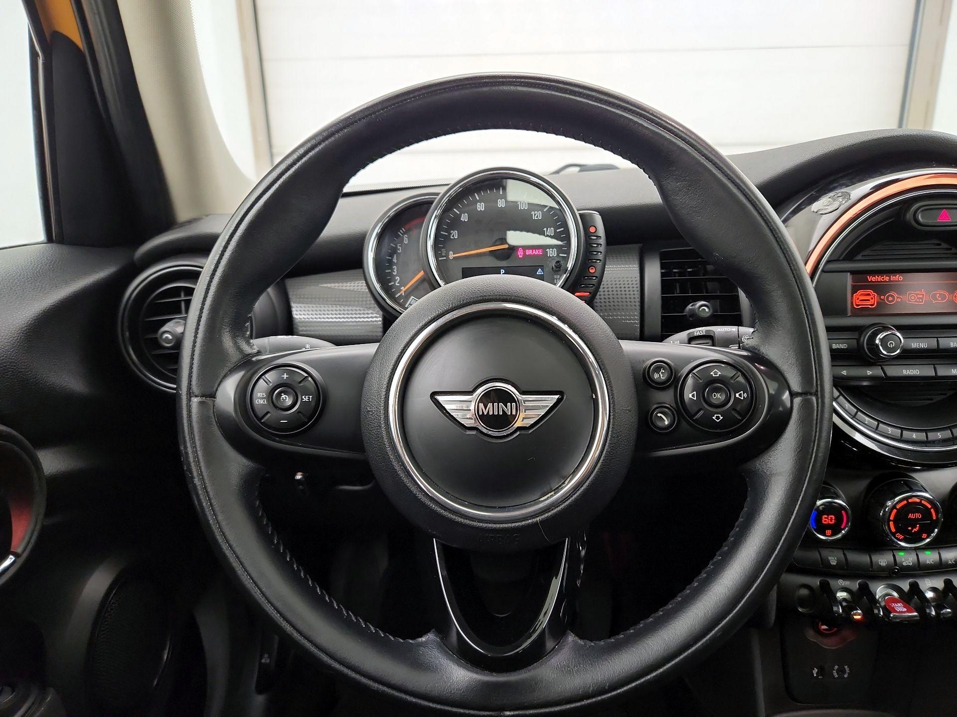 Thumbnail: 2016 MINI Cooper Hardtop - 10