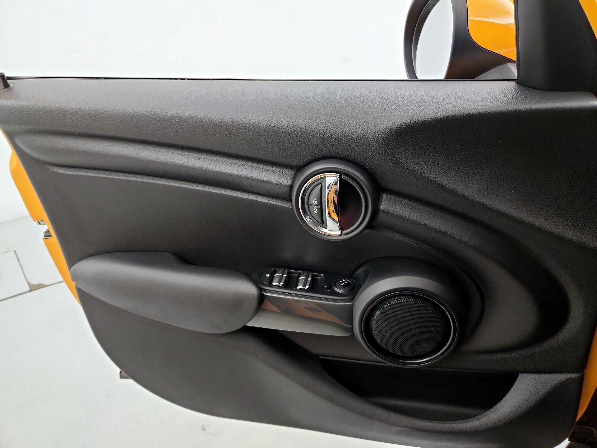 Thumbnail: 2016 MINI Cooper Hardtop - 12