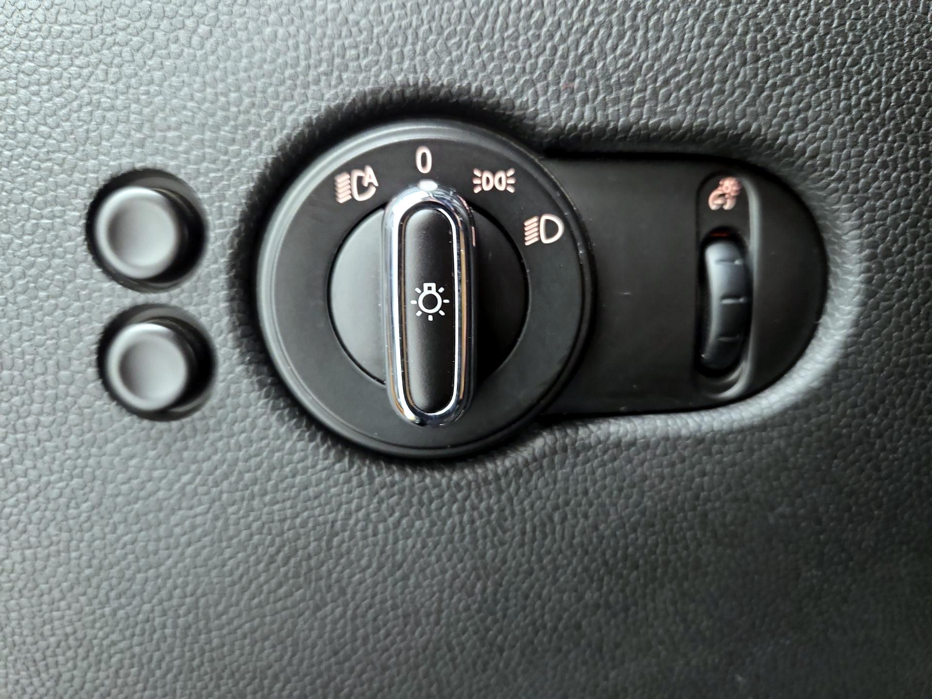 Thumbnail: 2016 MINI Cooper Hardtop - 13