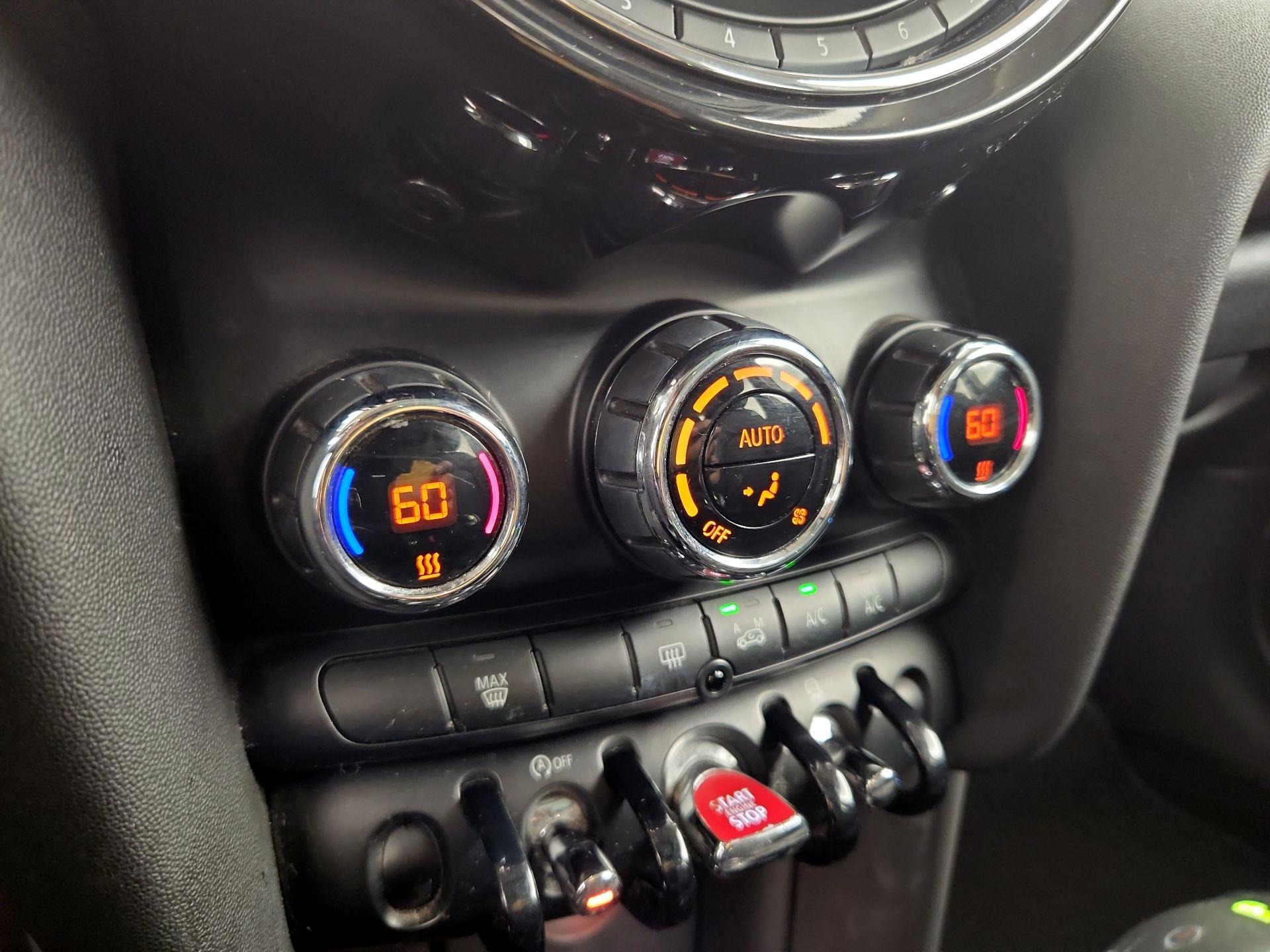 Thumbnail: 2016 MINI Cooper Hardtop - 15