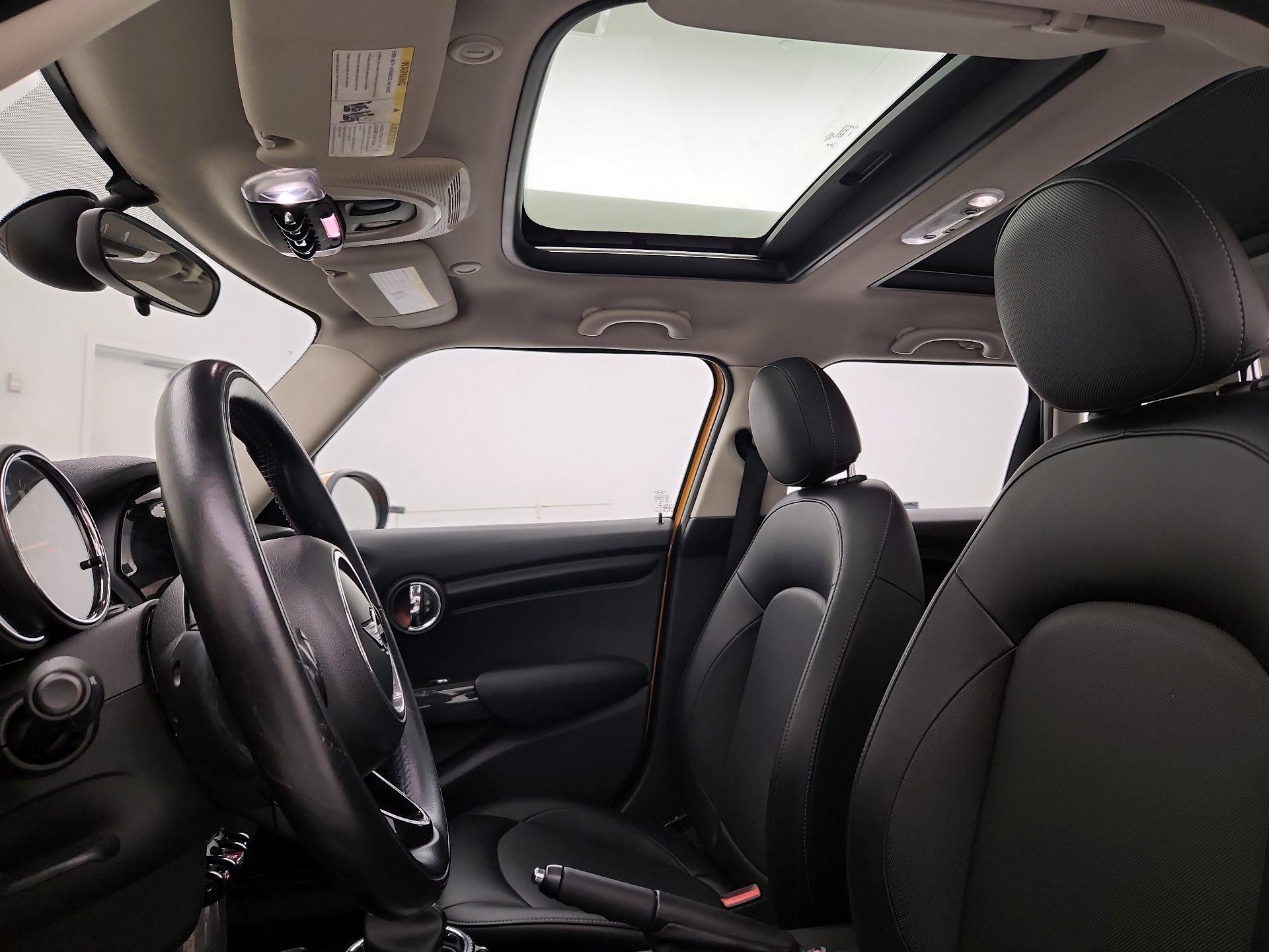 Thumbnail: 2016 MINI Cooper Hardtop - 18