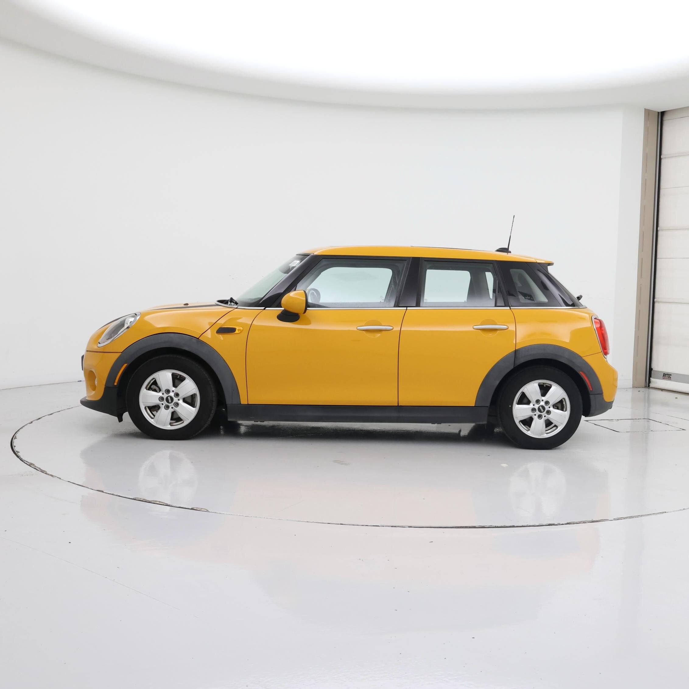 Thumbnail: 2016 MINI Cooper Hardtop - 3