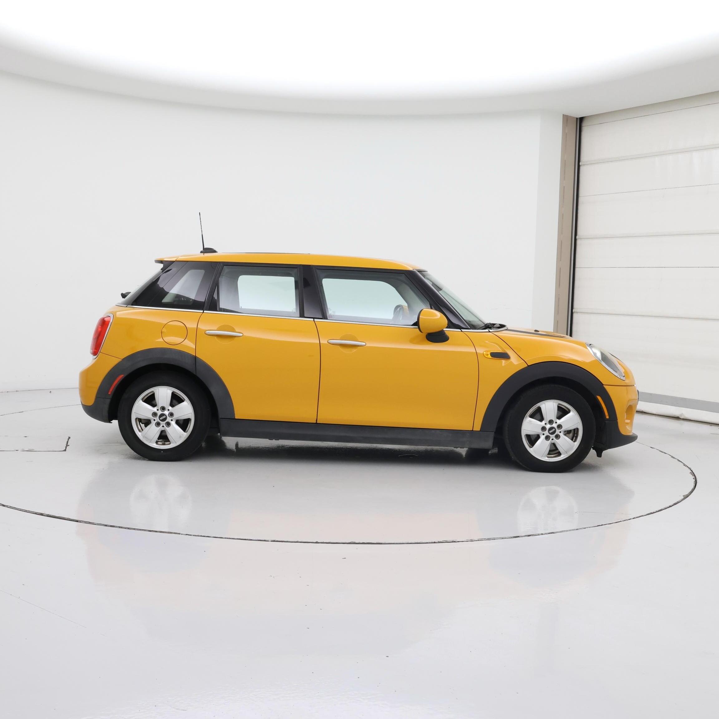 Thumbnail: 2016 MINI Cooper Hardtop - 7