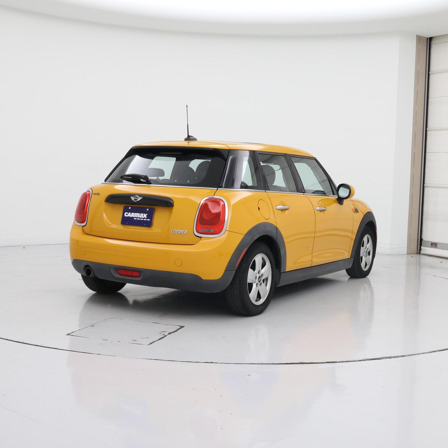 Thumbnail: 2016 MINI Cooper Hardtop - 8
