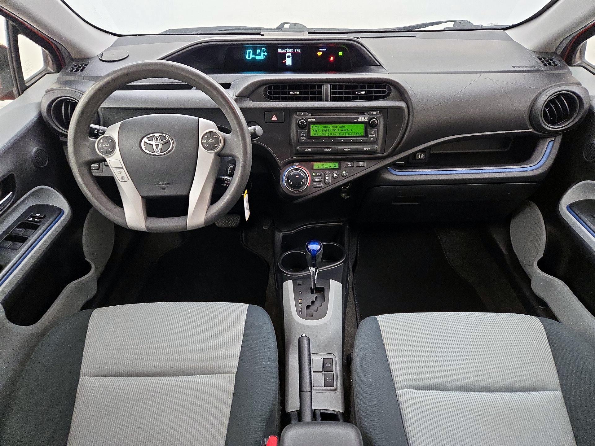 Thumbnail: 2013 Toyota Prius c - 9