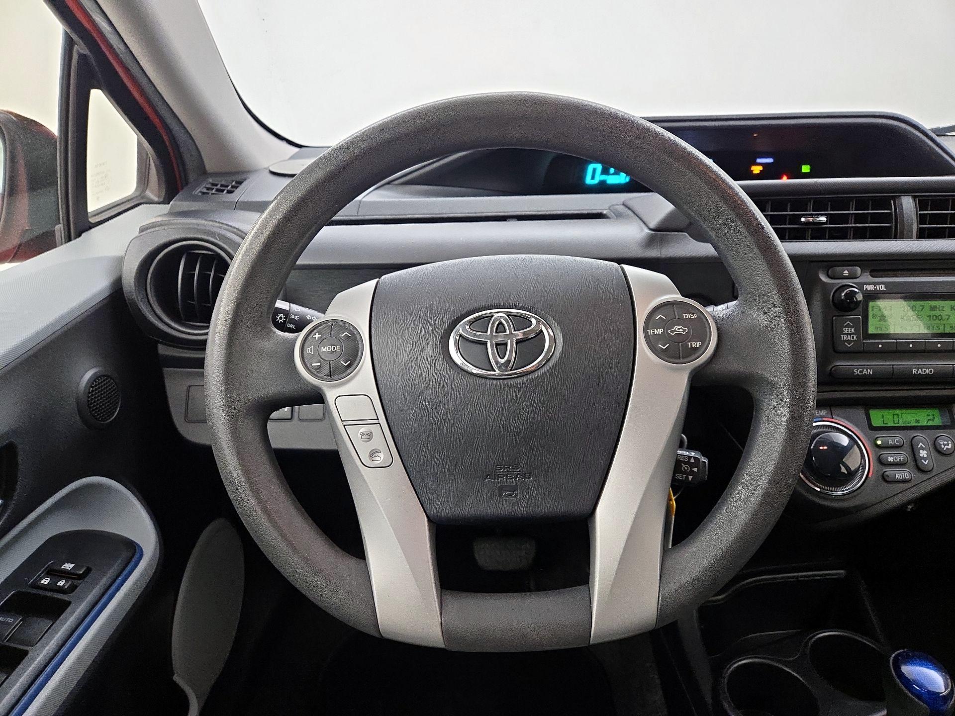 Thumbnail: 2013 Toyota Prius c - 10