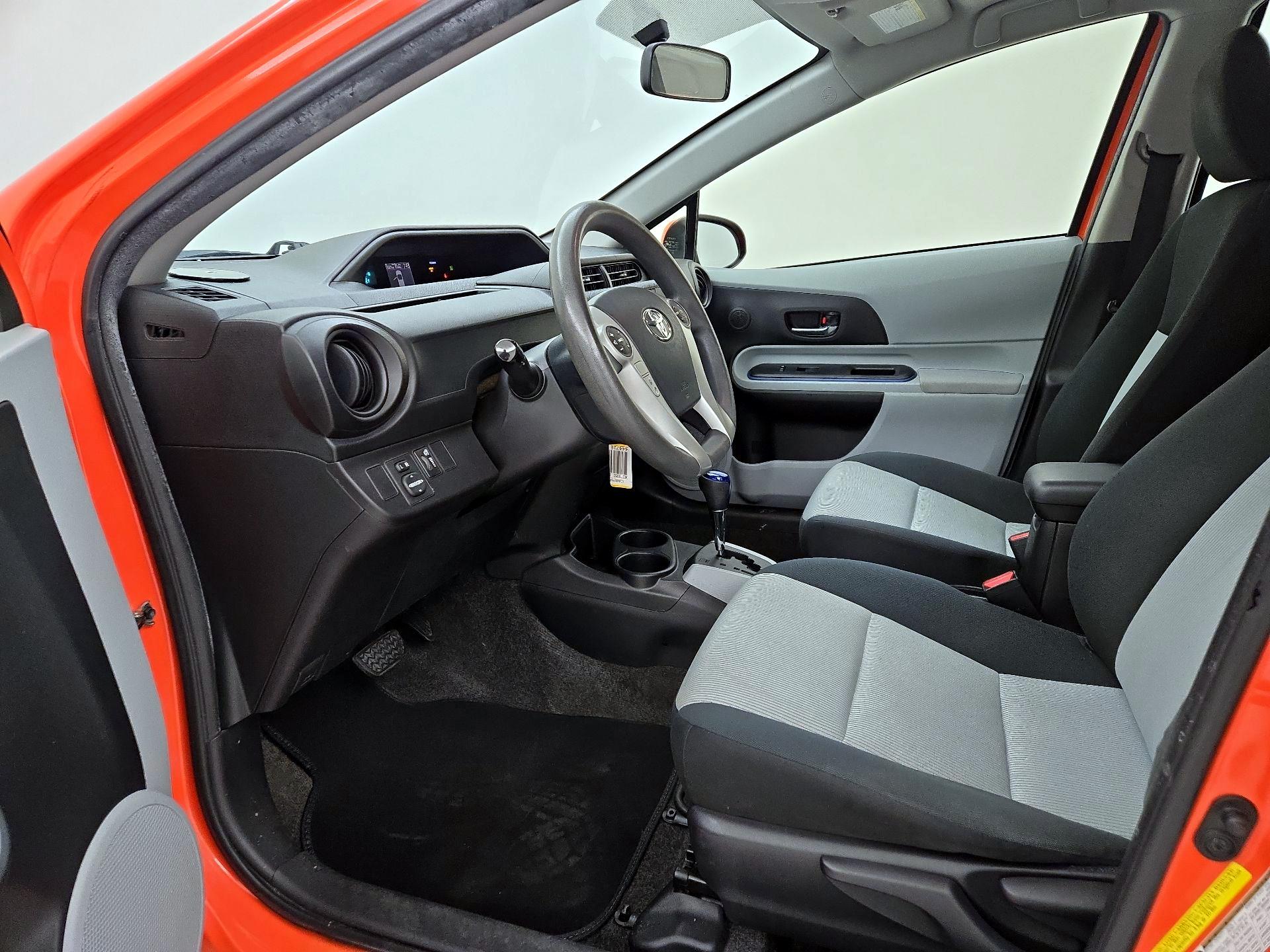 Thumbnail: 2013 Toyota Prius c - 11