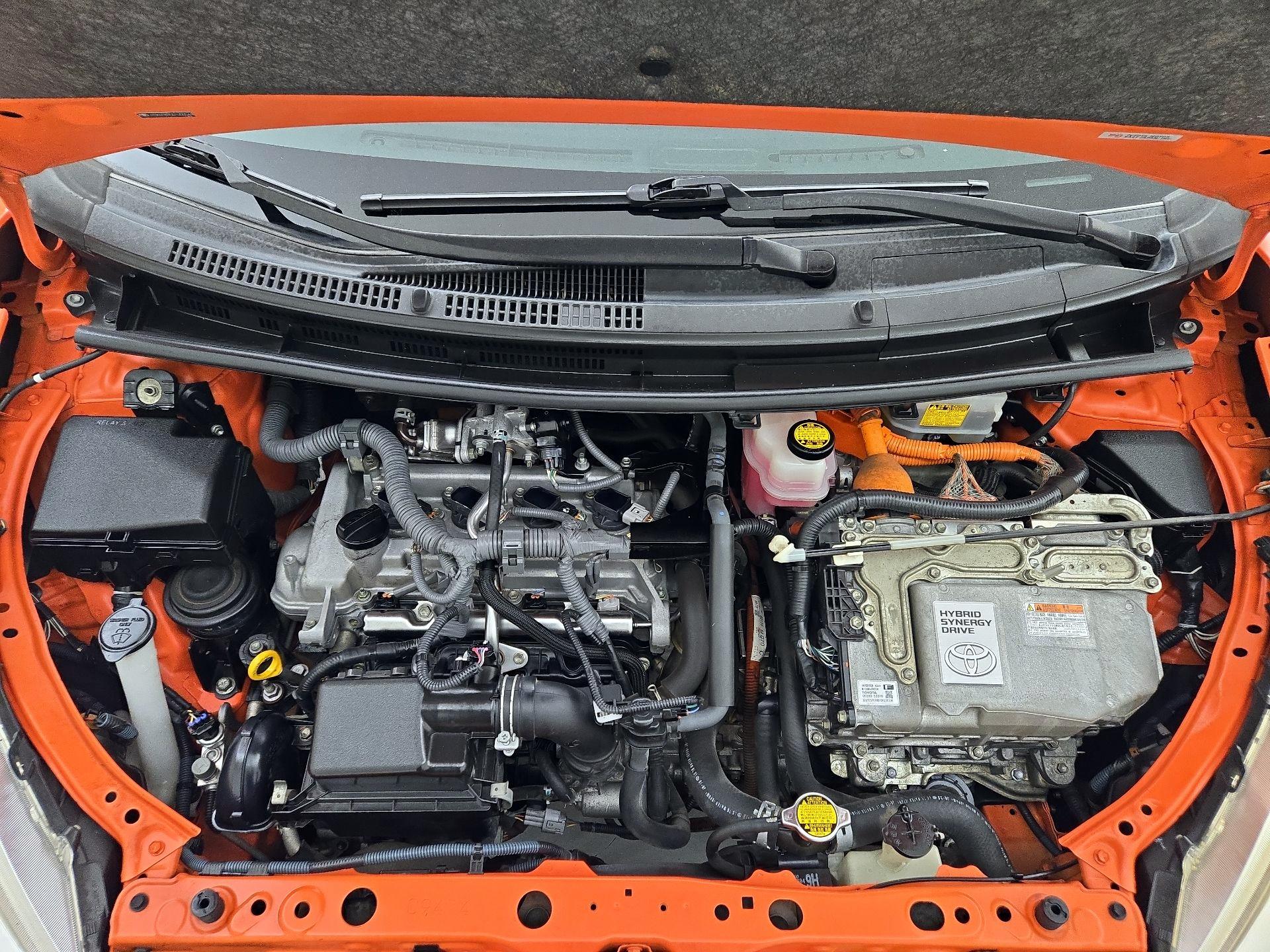 Thumbnail: 2013 Toyota Prius c - 20