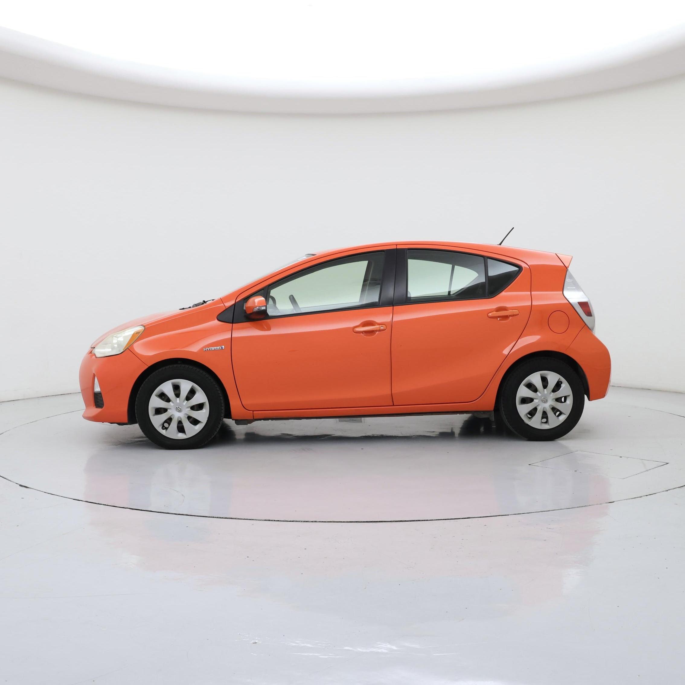Thumbnail: 2013 Toyota Prius c - 3