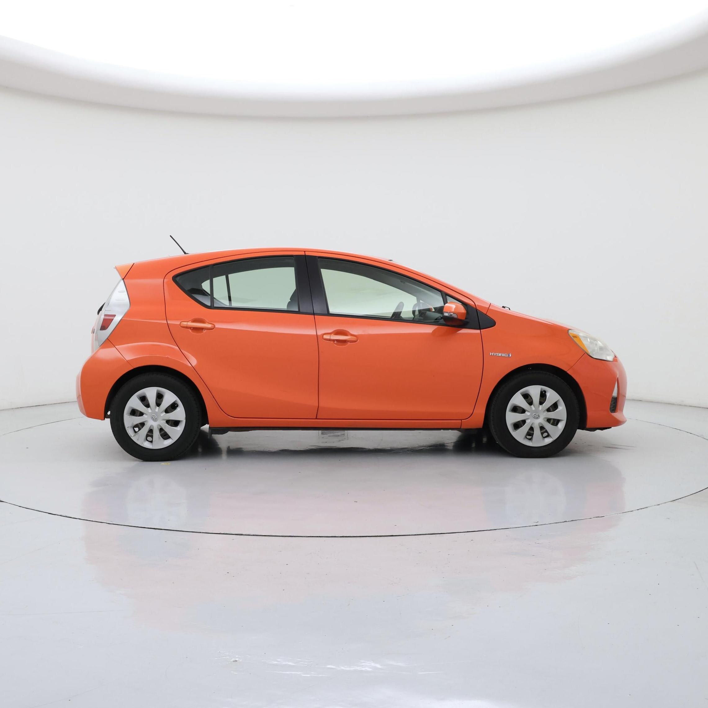 Thumbnail: 2013 Toyota Prius c - 7