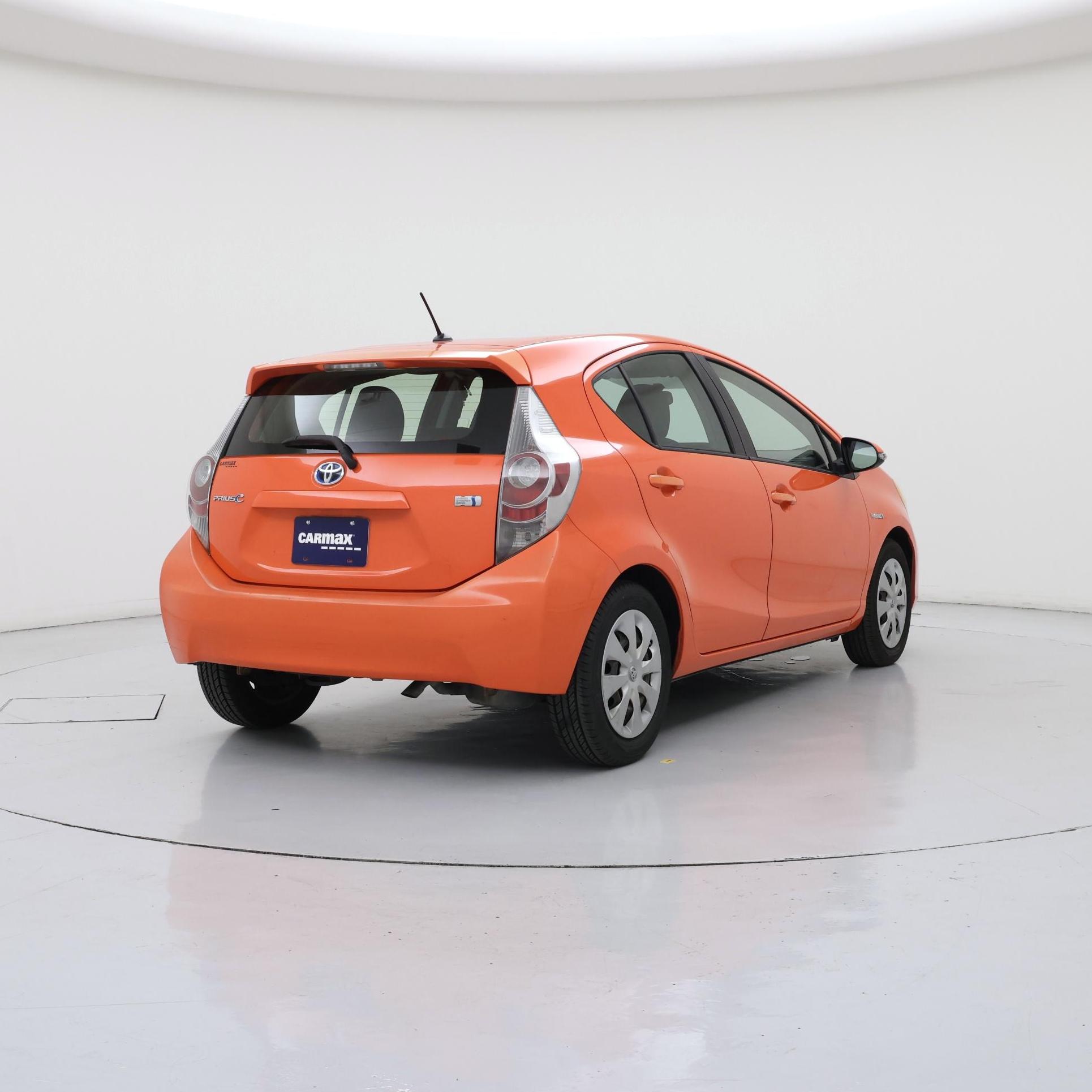 Thumbnail: 2013 Toyota Prius c - 8
