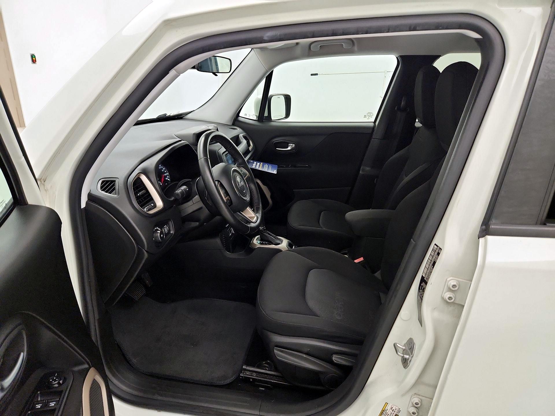 Thumbnail: 2016 Jeep Renegade - 11