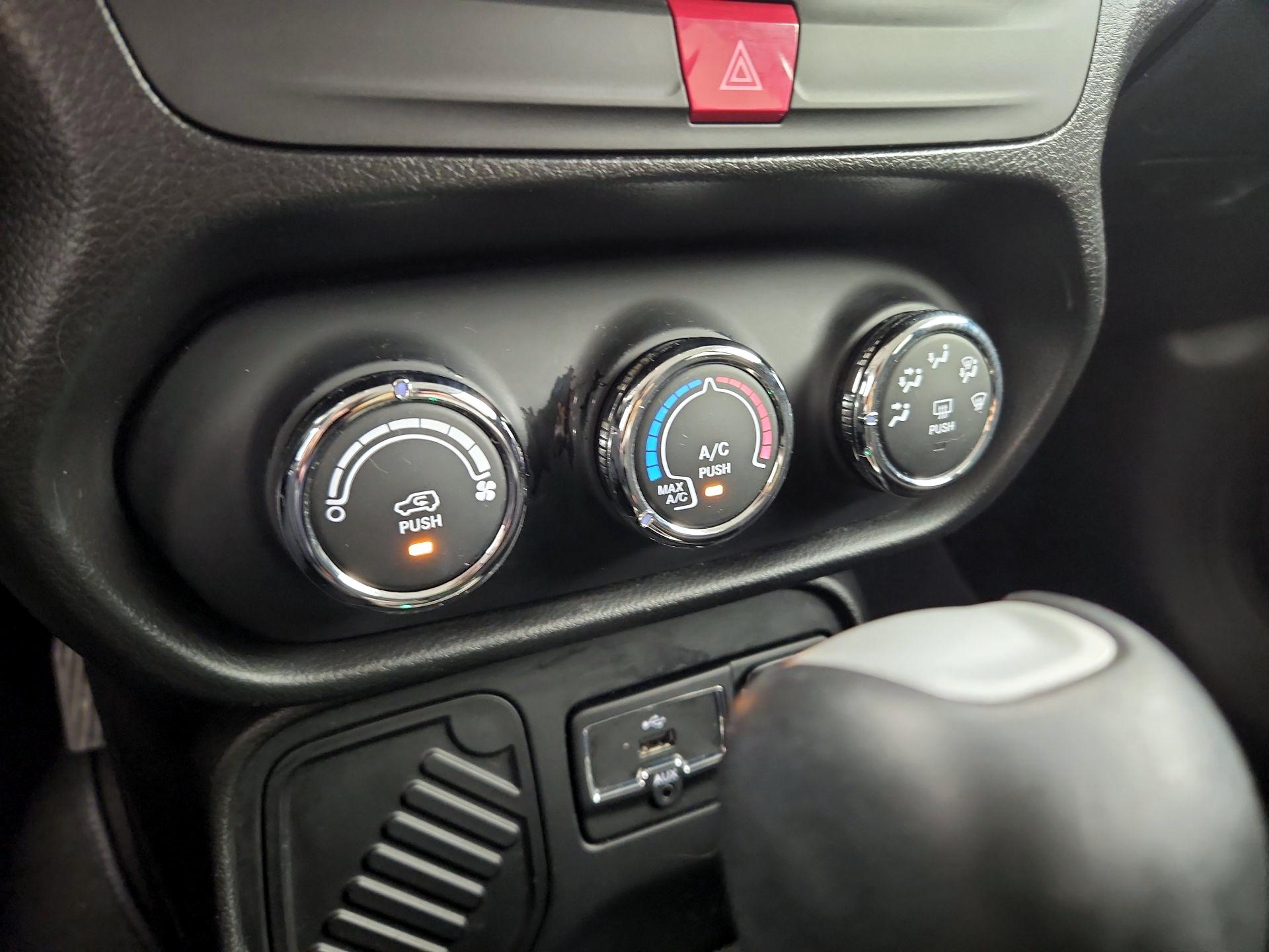 Thumbnail: 2016 Jeep Renegade - 16