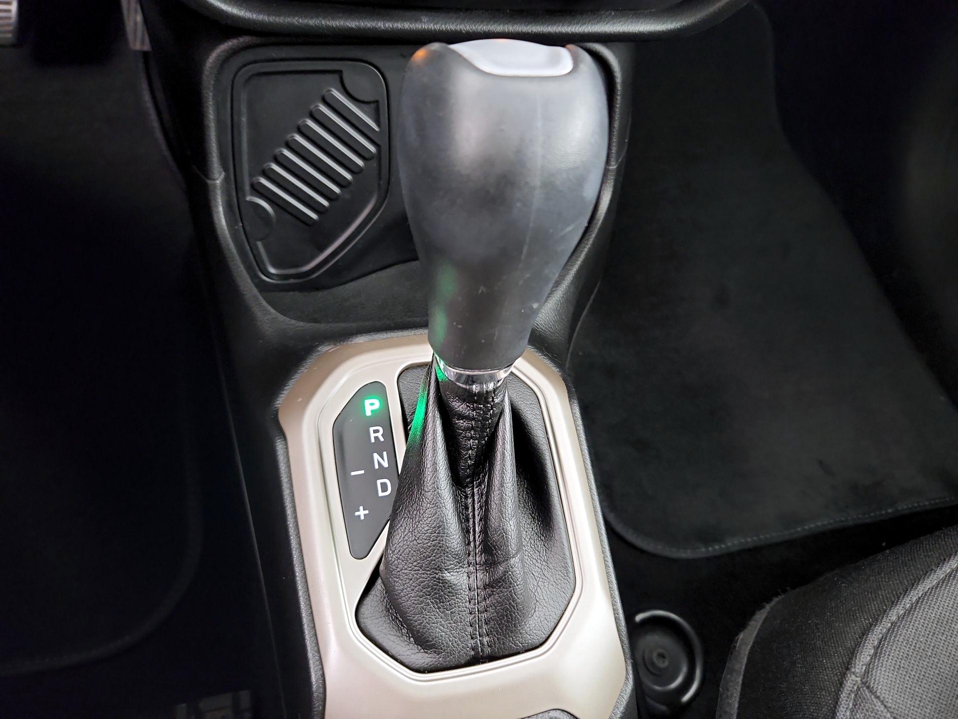 Thumbnail: 2016 Jeep Renegade - 17