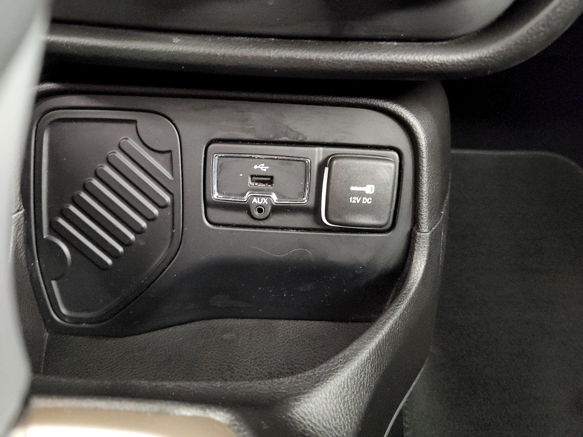 Thumbnail: 2016 Jeep Renegade - 18