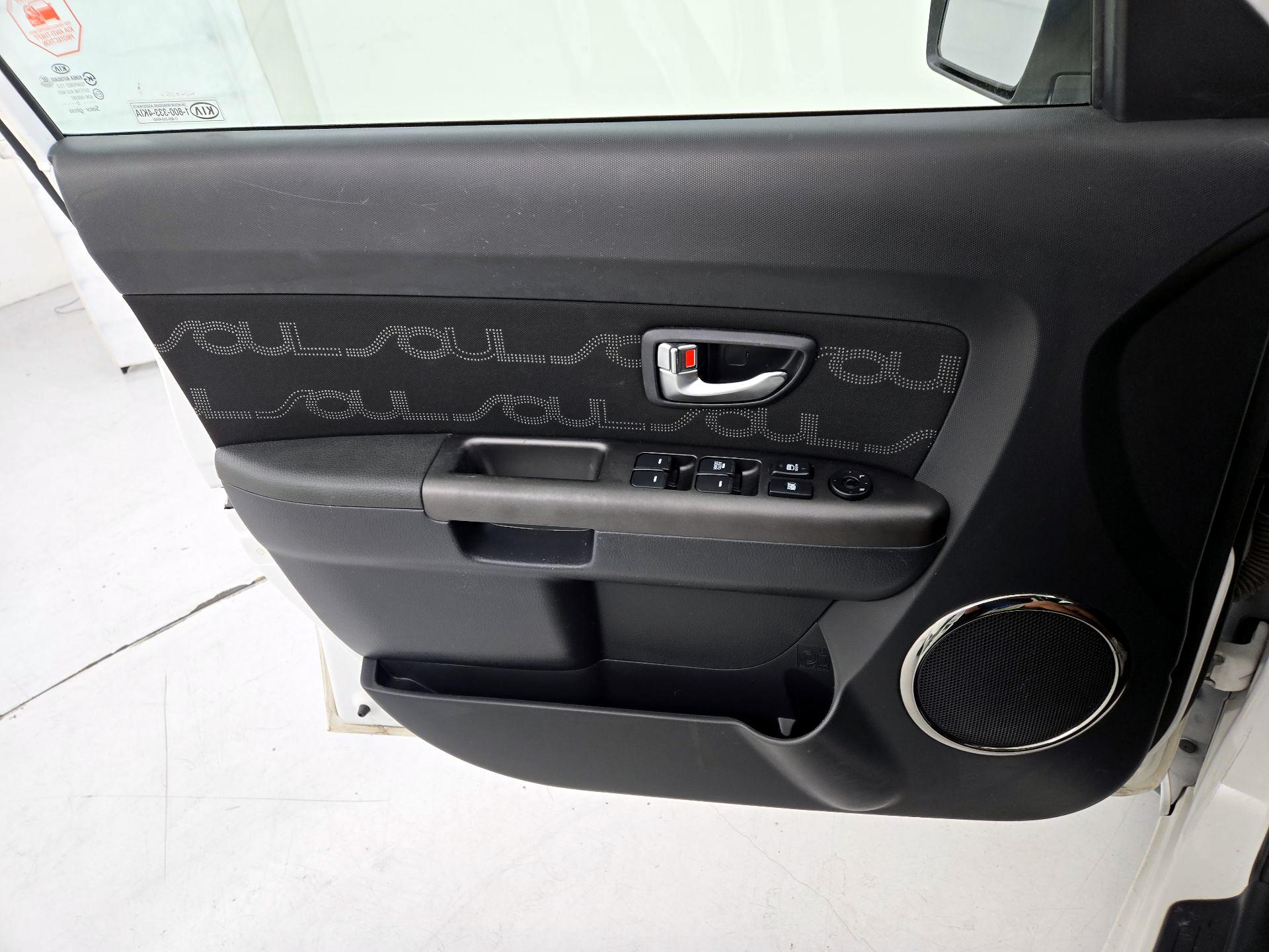 Thumbnail: 2013 Kia Soul - 12
