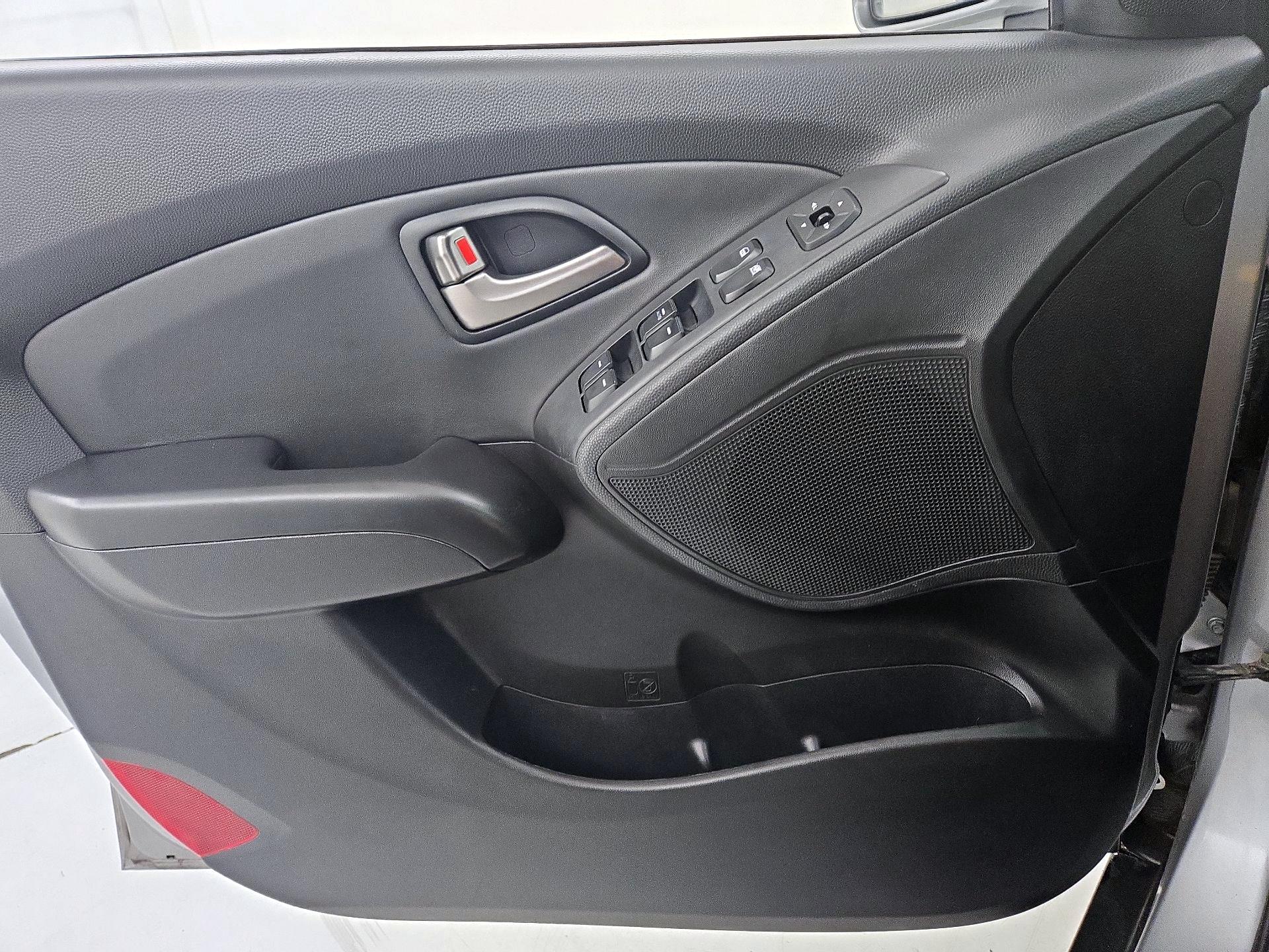 Thumbnail: 2013 Hyundai Tucson - 12