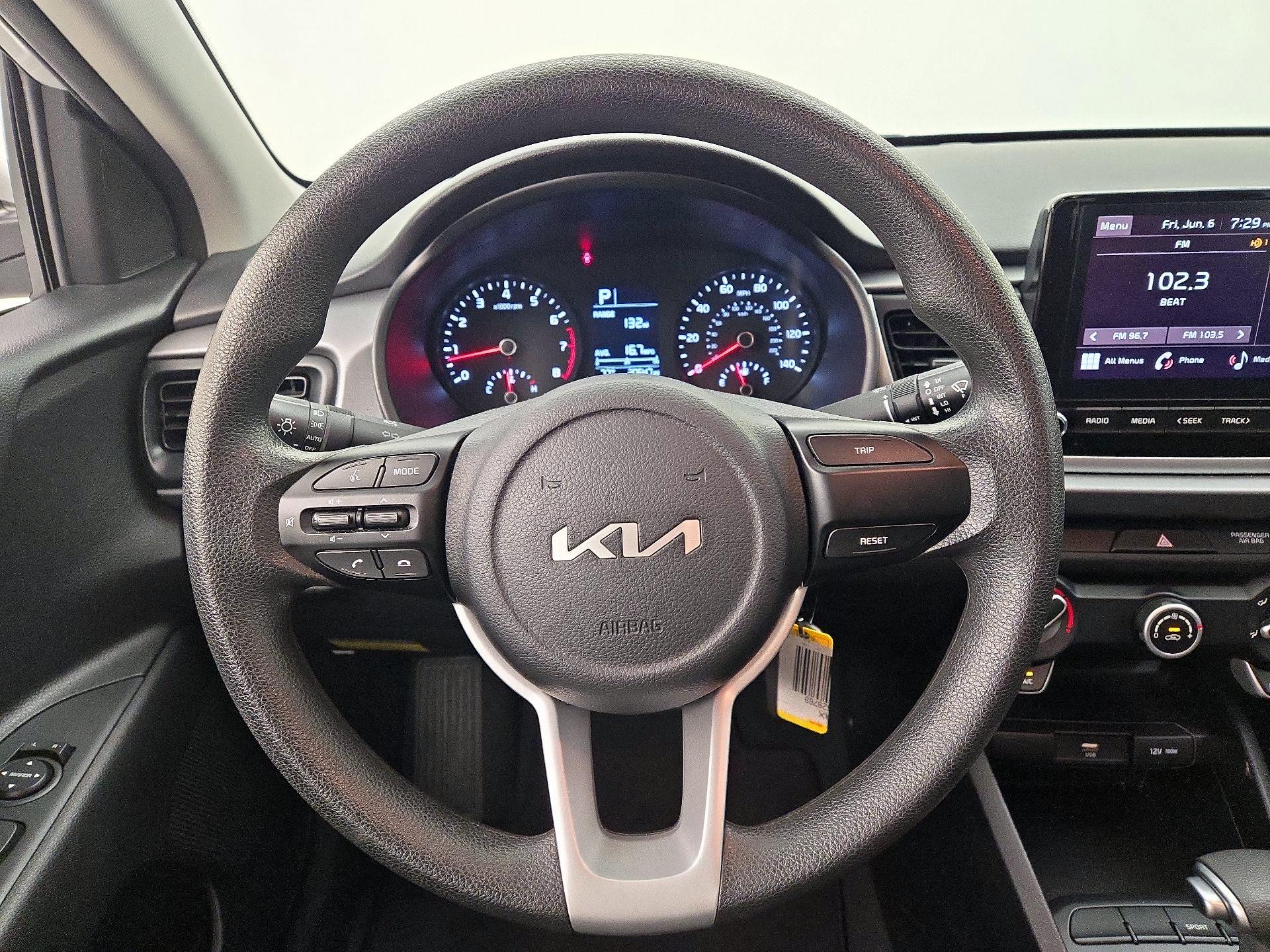 Thumbnail: 2023 Kia Rio - 10