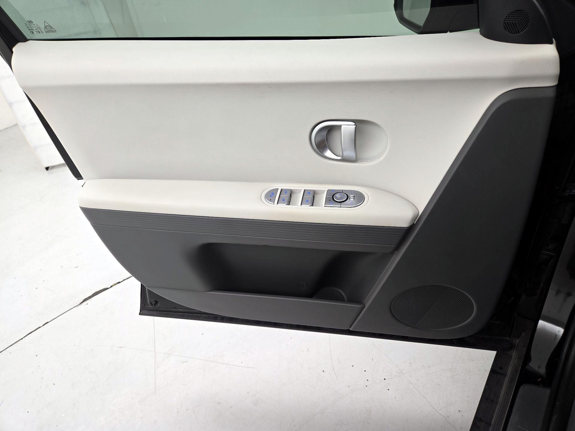 Thumbnail: 2023 Hyundai Ioniq 5 - 12