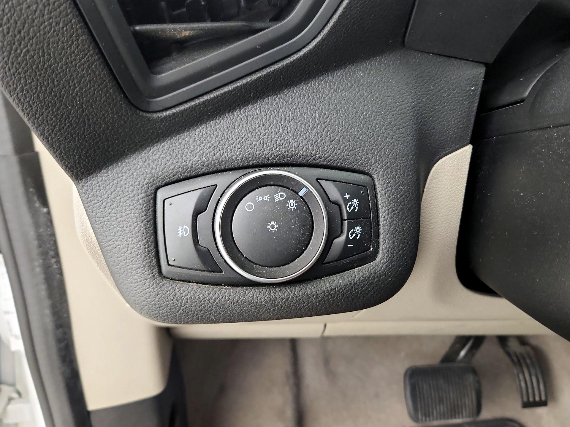 Thumbnail: 2016 Ford C-Max - 13