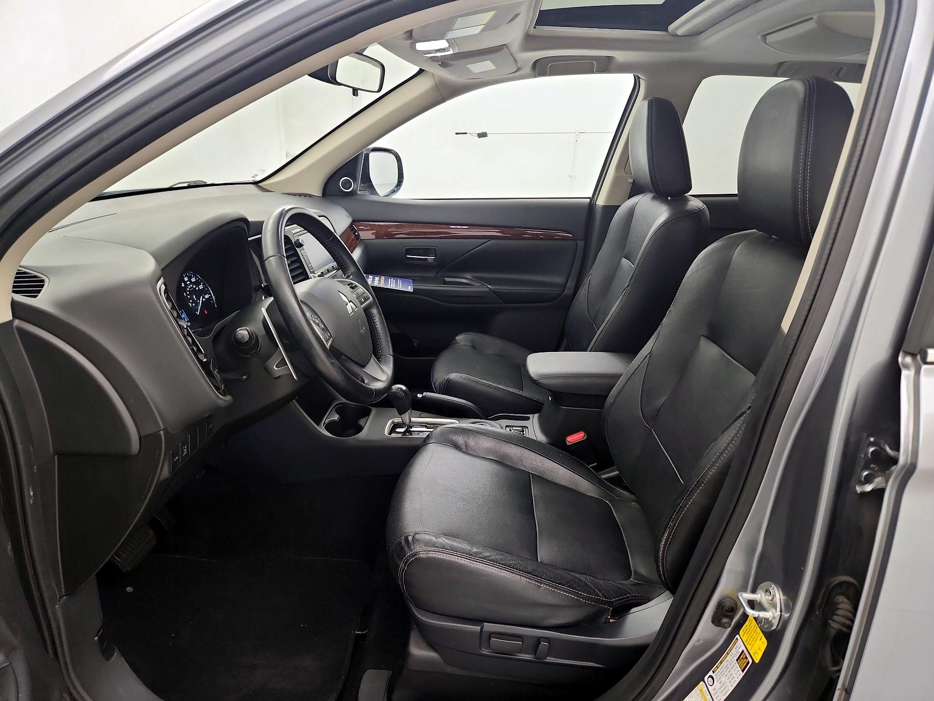 Thumbnail: 2014 Mitsubishi Outlander - 11