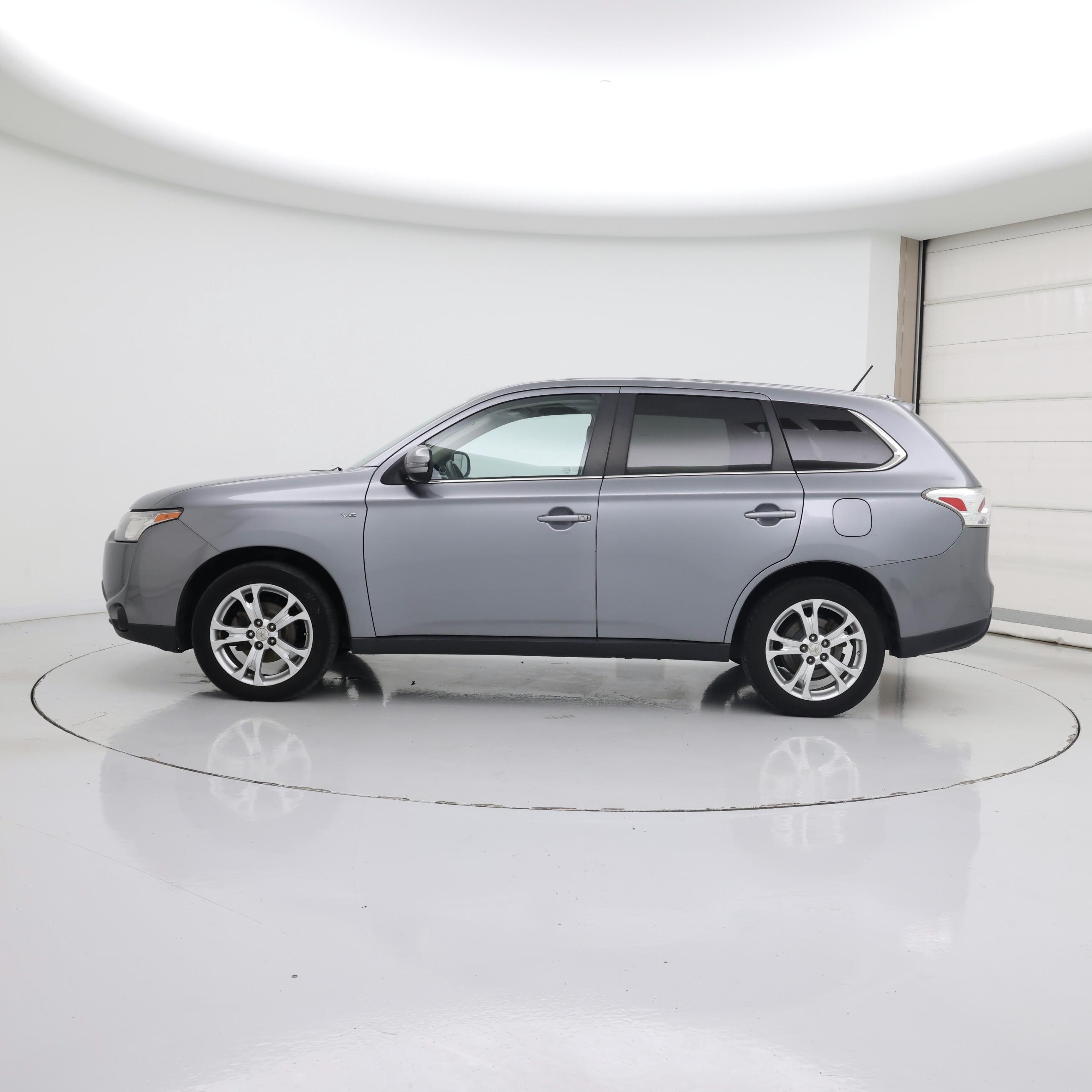 Thumbnail: 2014 Mitsubishi Outlander - 3