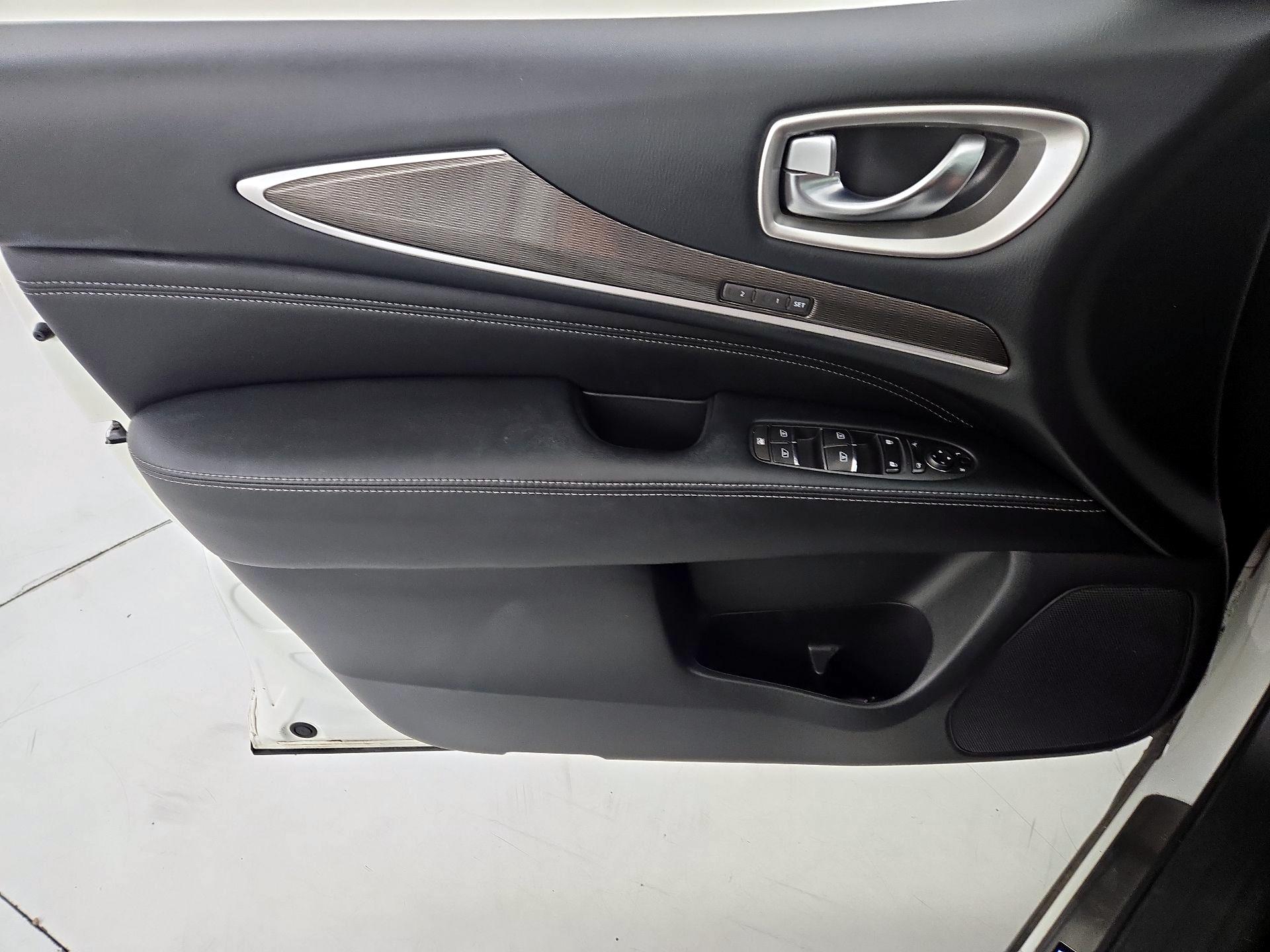 Thumbnail: 2017 INFINITI QX60 - 12