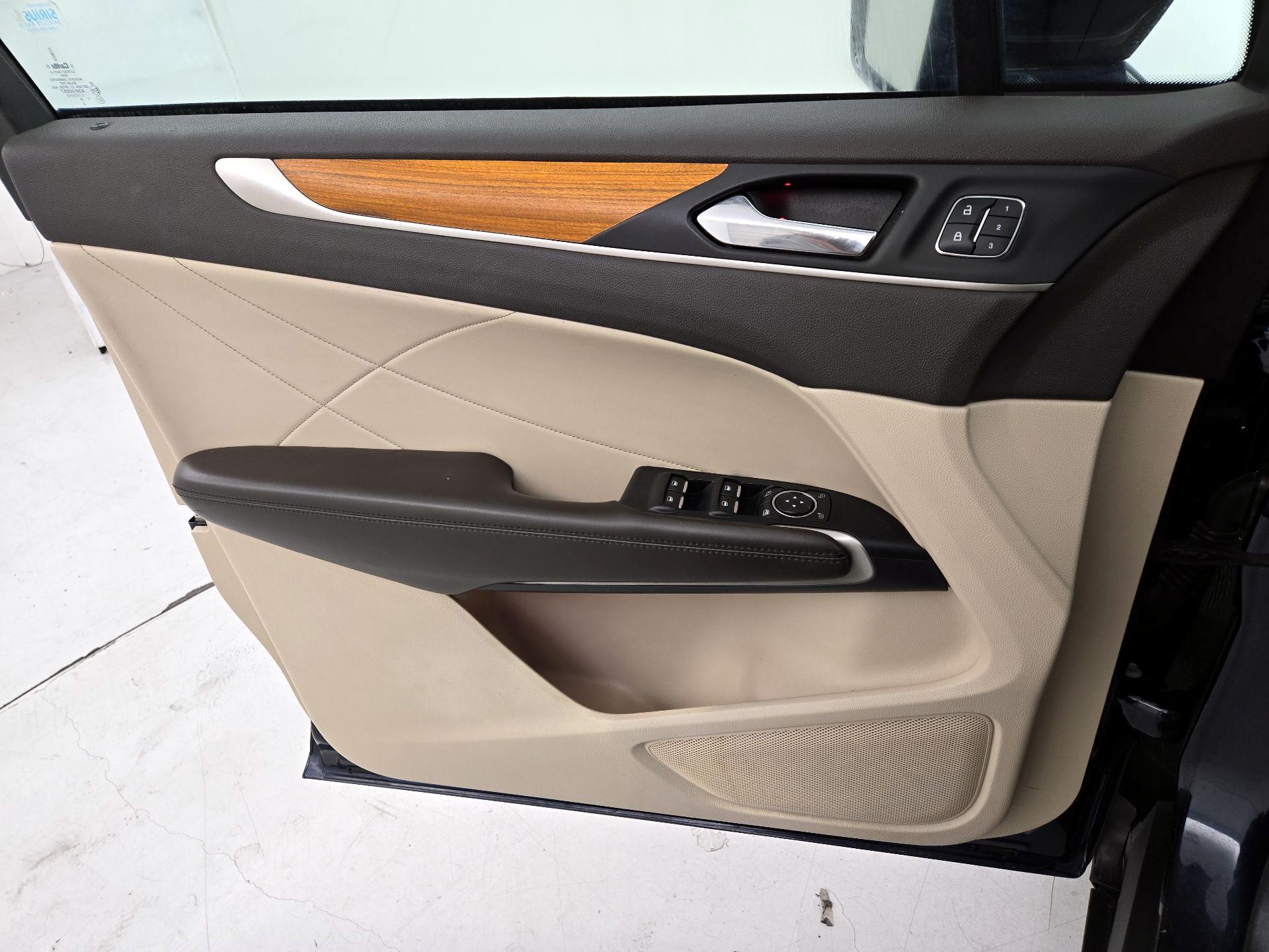 Thumbnail: 2017 Lincoln MKC - 12