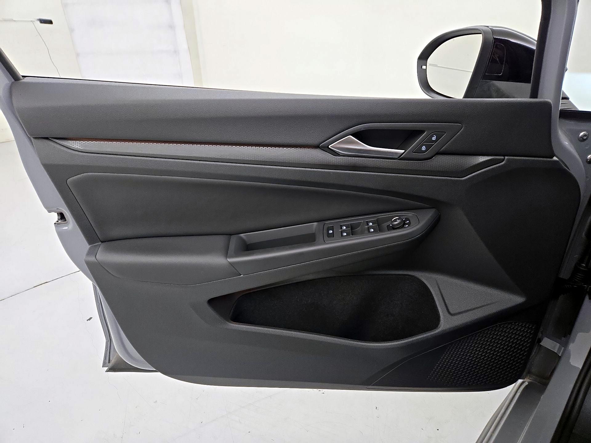 Thumbnail: 2024 Volkswagen Golf - 12