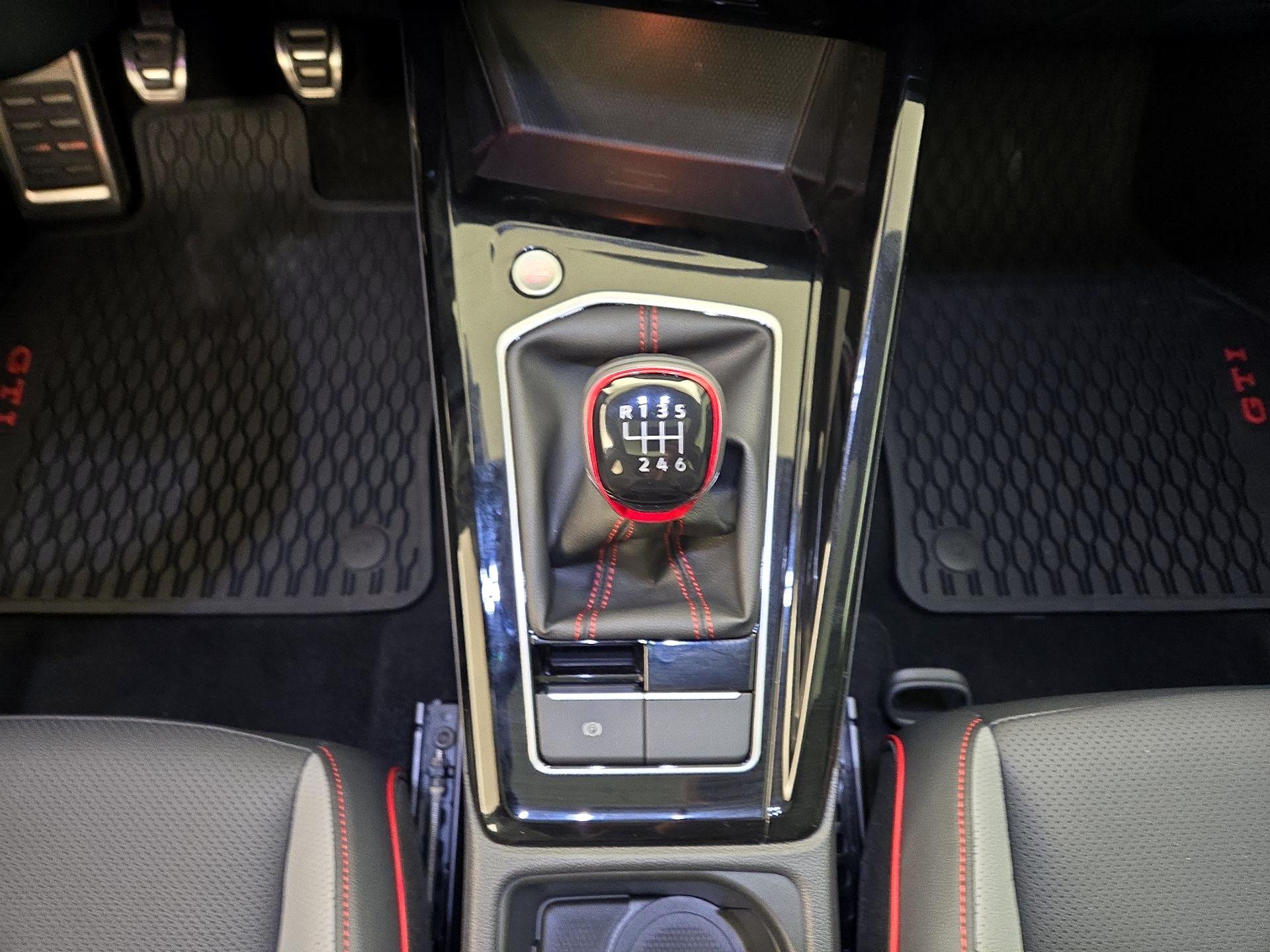 Thumbnail: 2024 Volkswagen Golf - 17