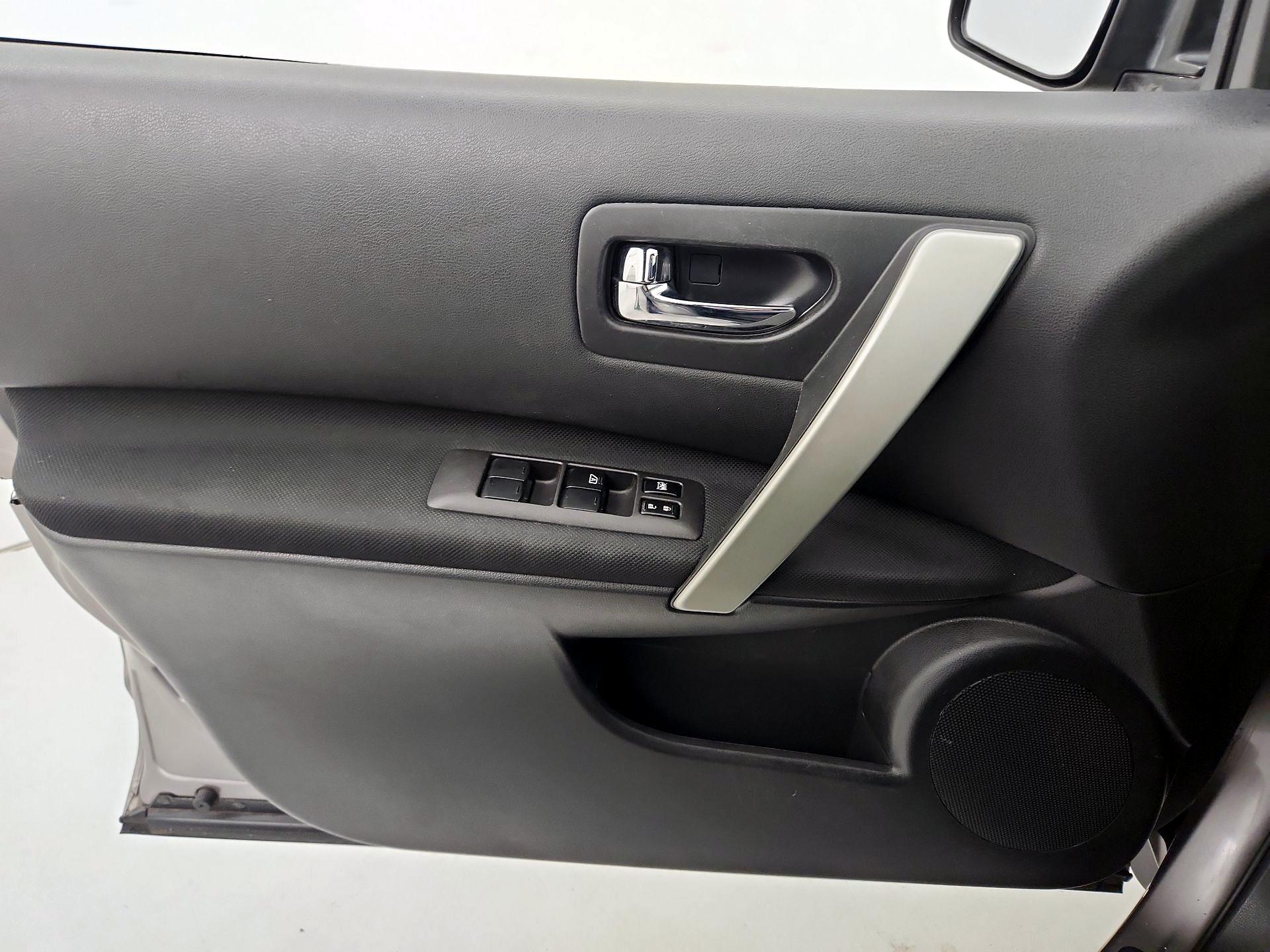 Thumbnail: 2015 Nissan Rogue - 12