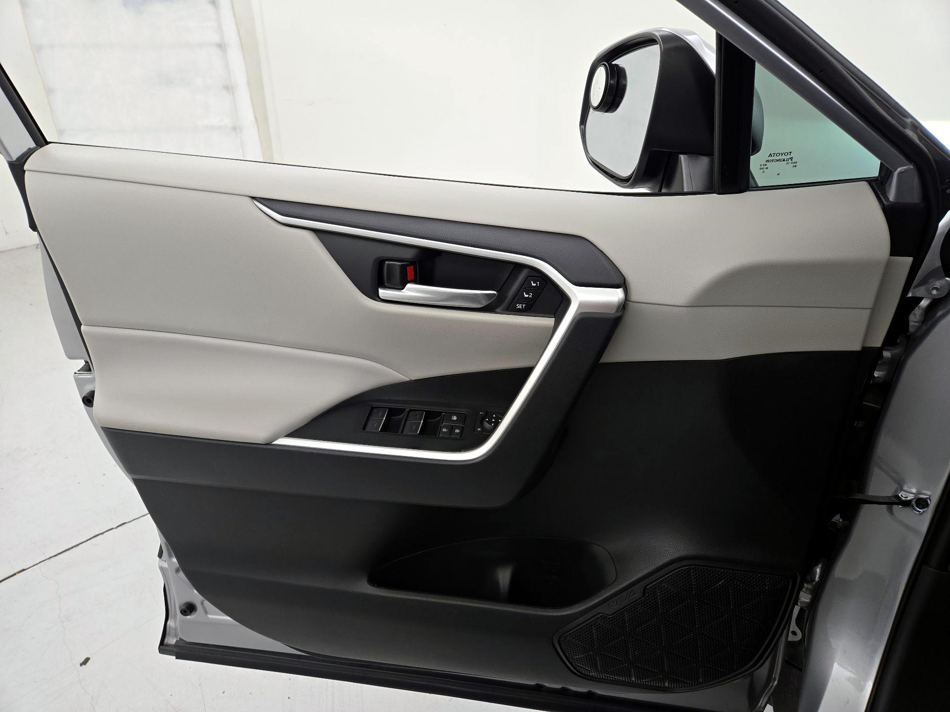 Thumbnail: 2025 Toyota RAV4 - 12