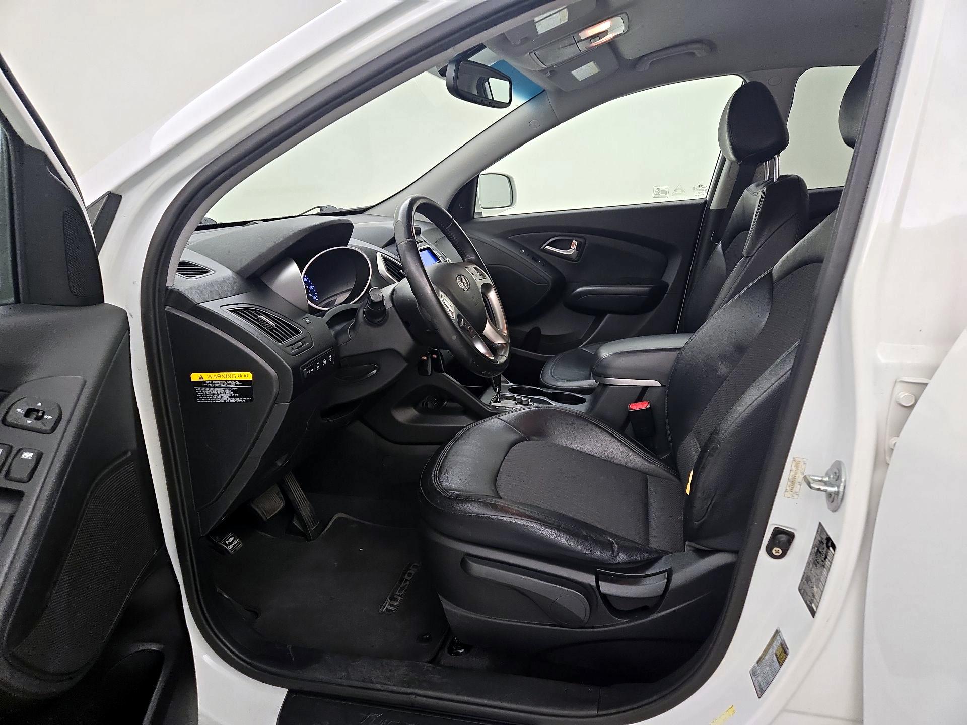 Thumbnail: 2013 Hyundai Tucson - 11